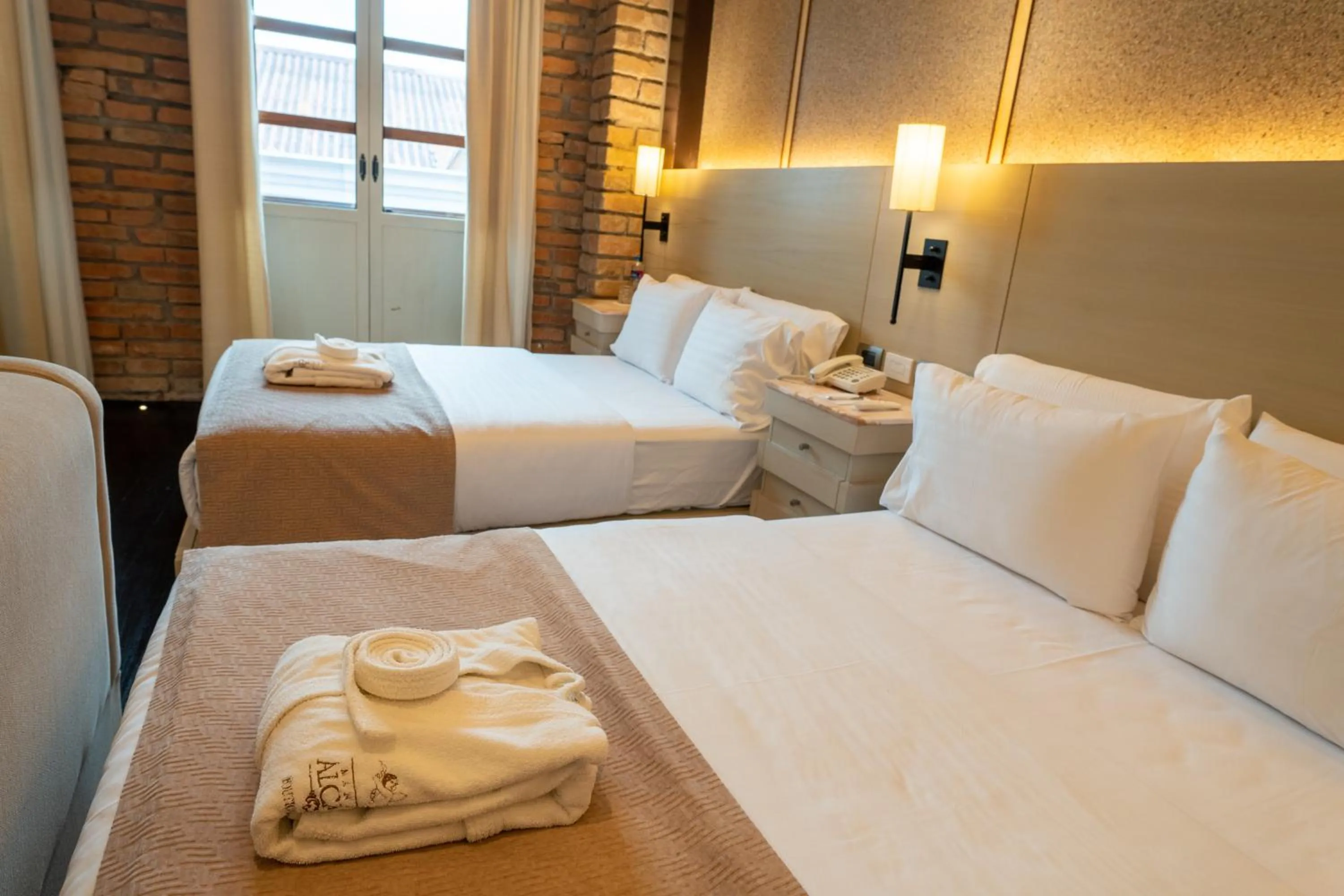 Photo of the whole room, Bed in Mansion Alcazar