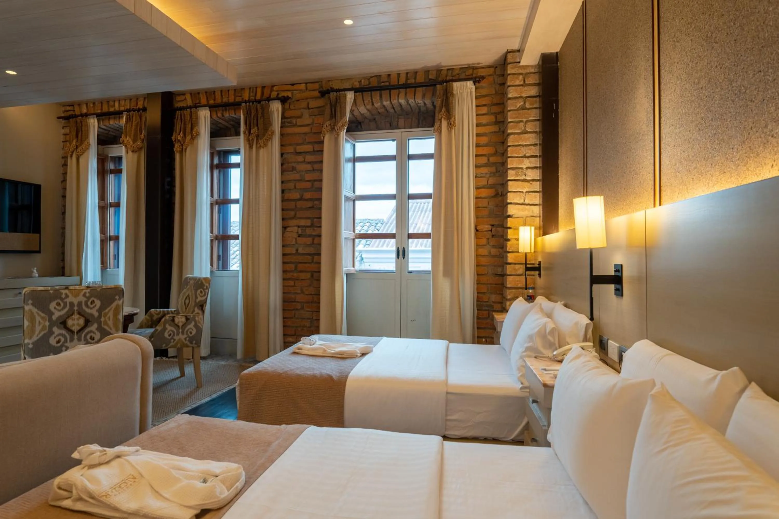 Photo of the whole room, Bed in Mansion Alcazar