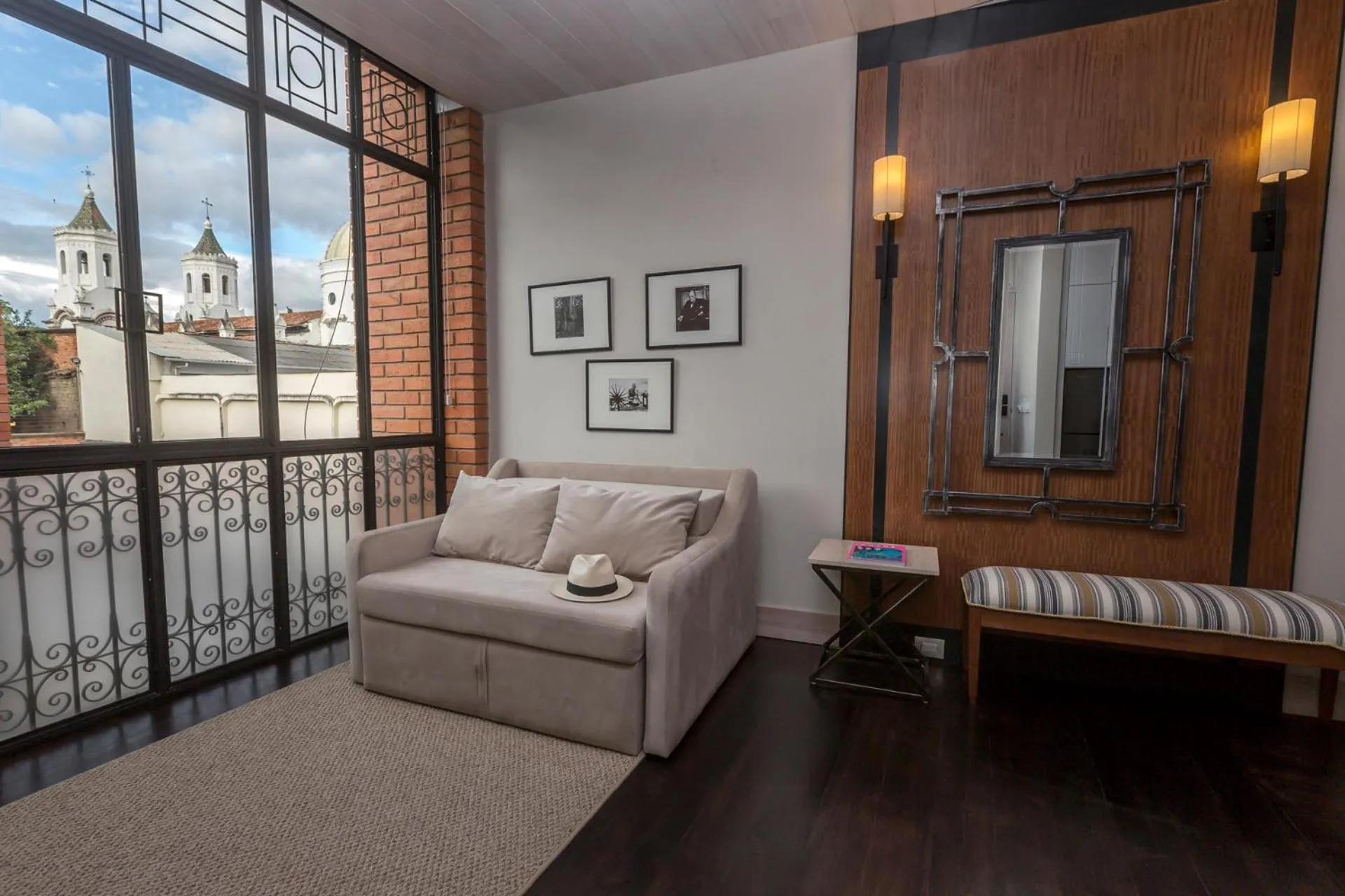 Living room in Mansion Alcazar