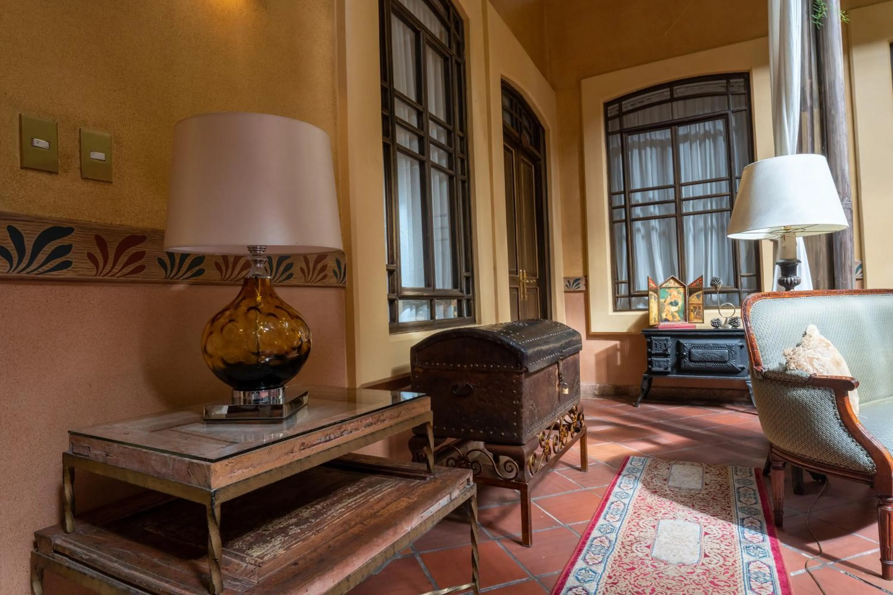 Seating area in Mansion Alcazar