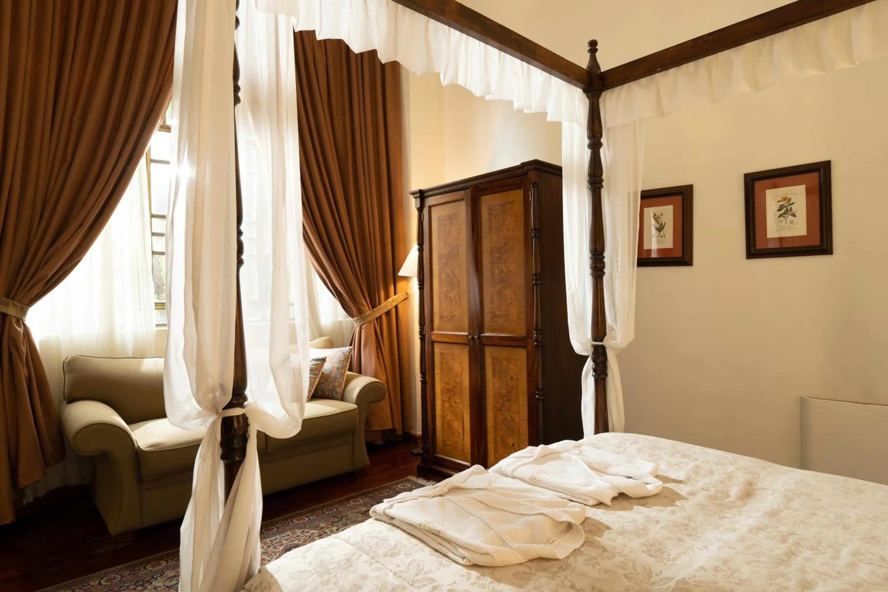 Photo of the whole room, Bed in Mansion Alcazar