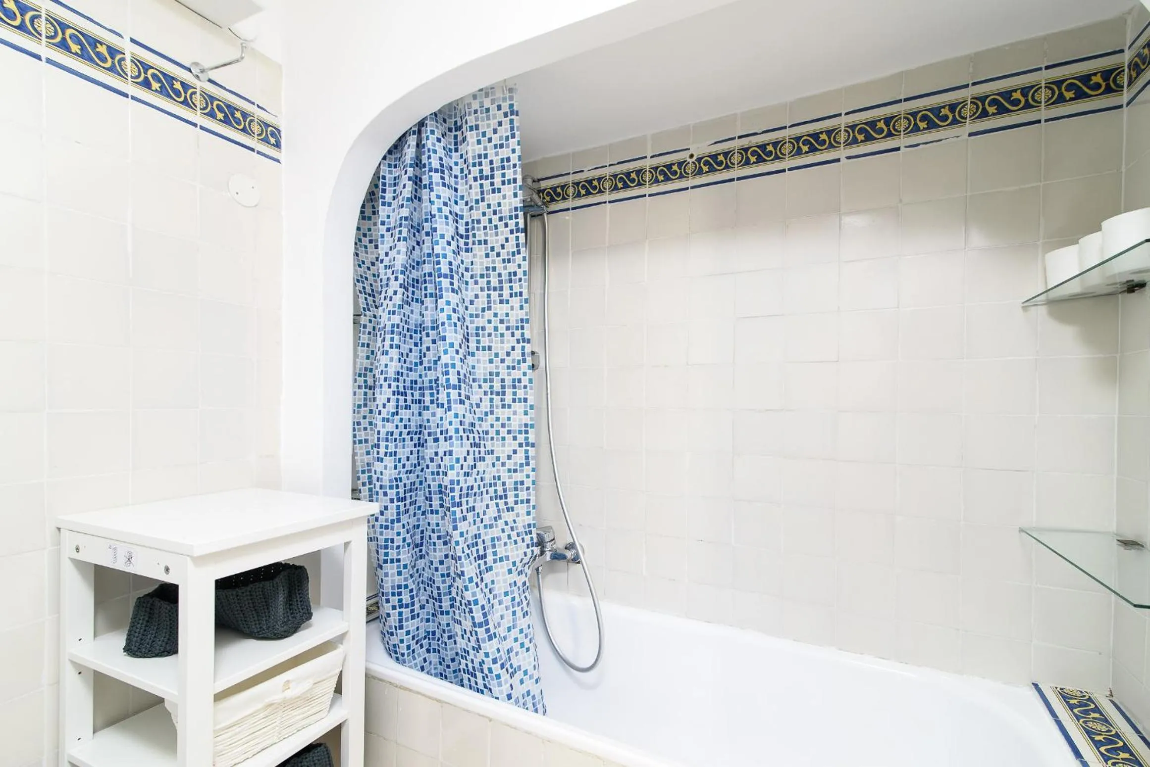 White terrace apartment navona