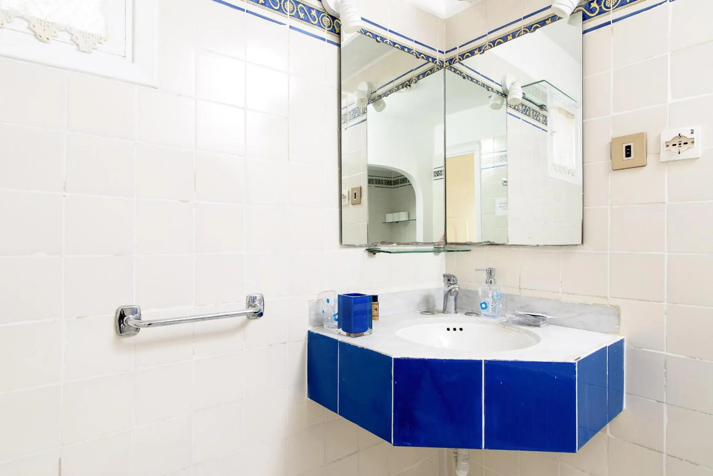 White terrace apartment navona