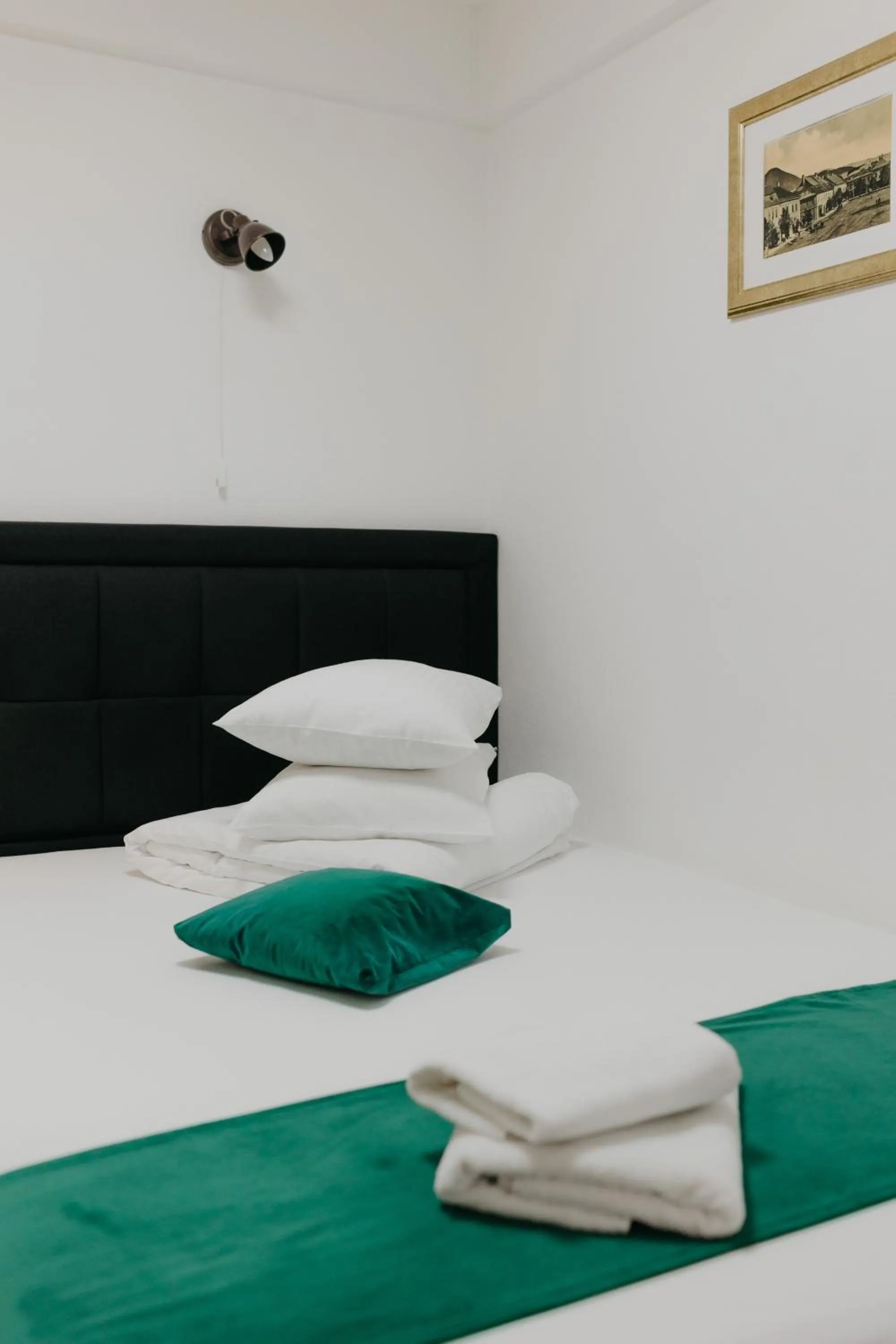 Photo of the whole room, Bed in Pensiunea Pictorilor