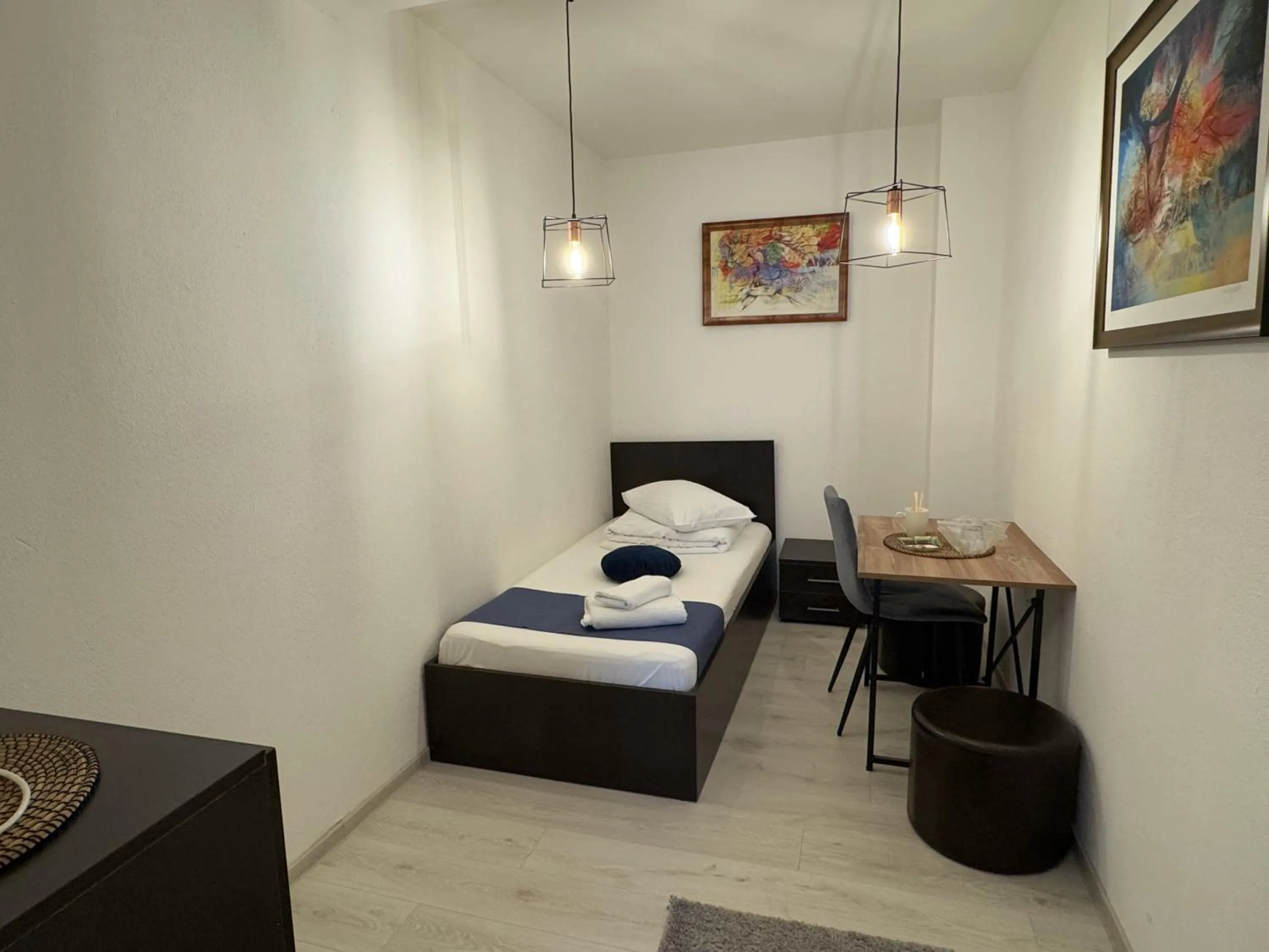 Bed in Pensiunea Pictorilor