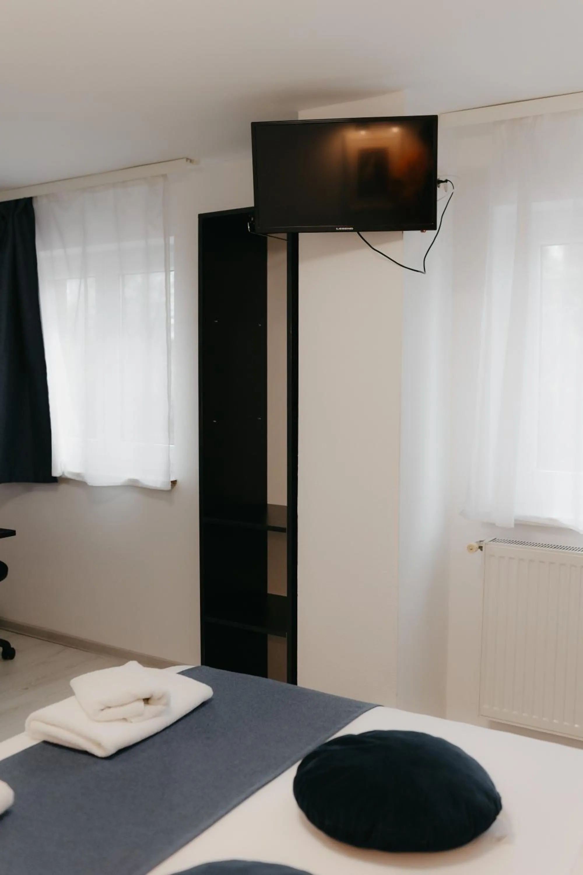 Bed in Pensiunea Pictorilor