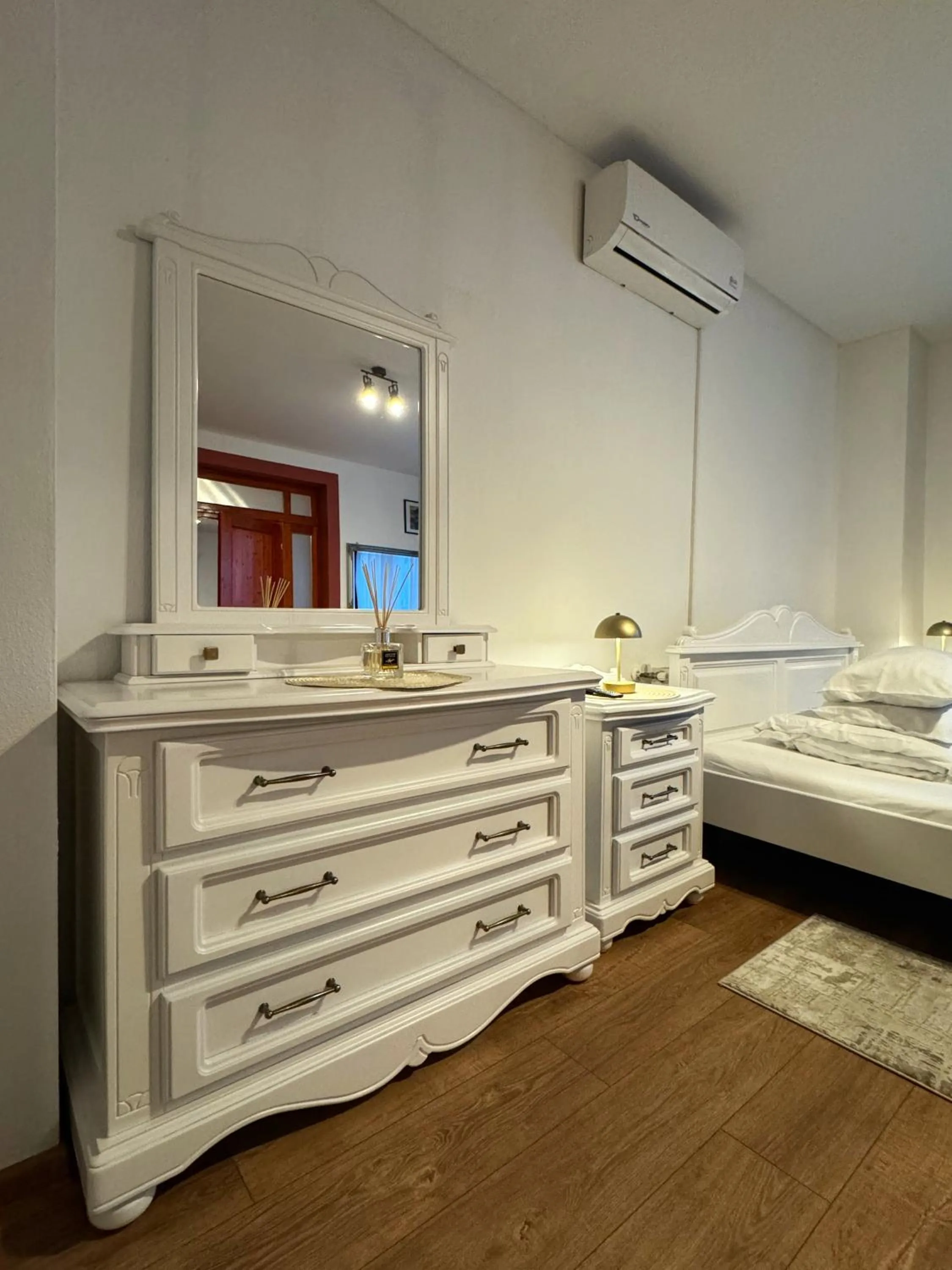 Bed in Pensiunea Pictorilor