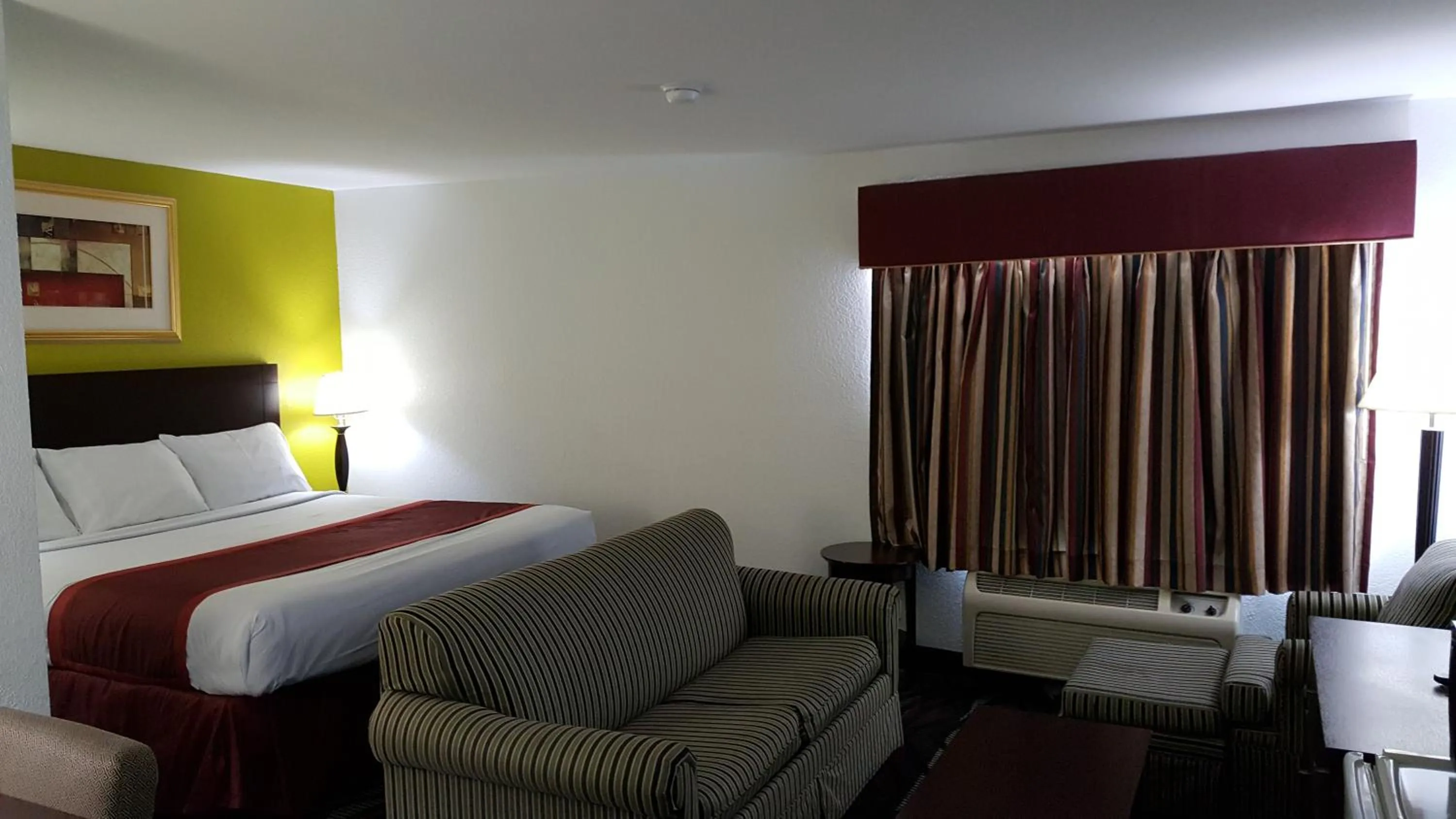 Bedroom, Bed in Horizon Inn