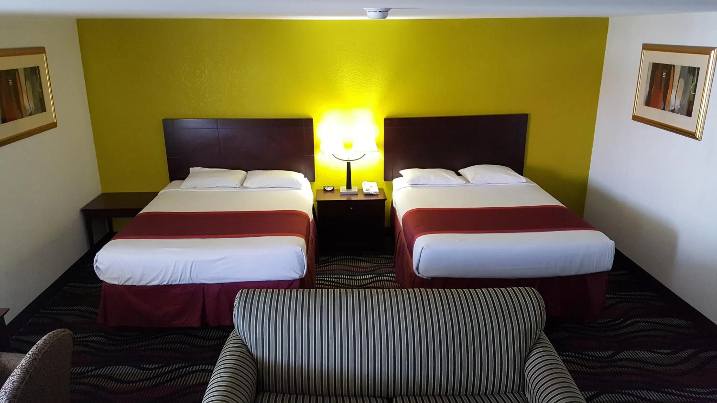 Bedroom, Bed in Horizon Inn