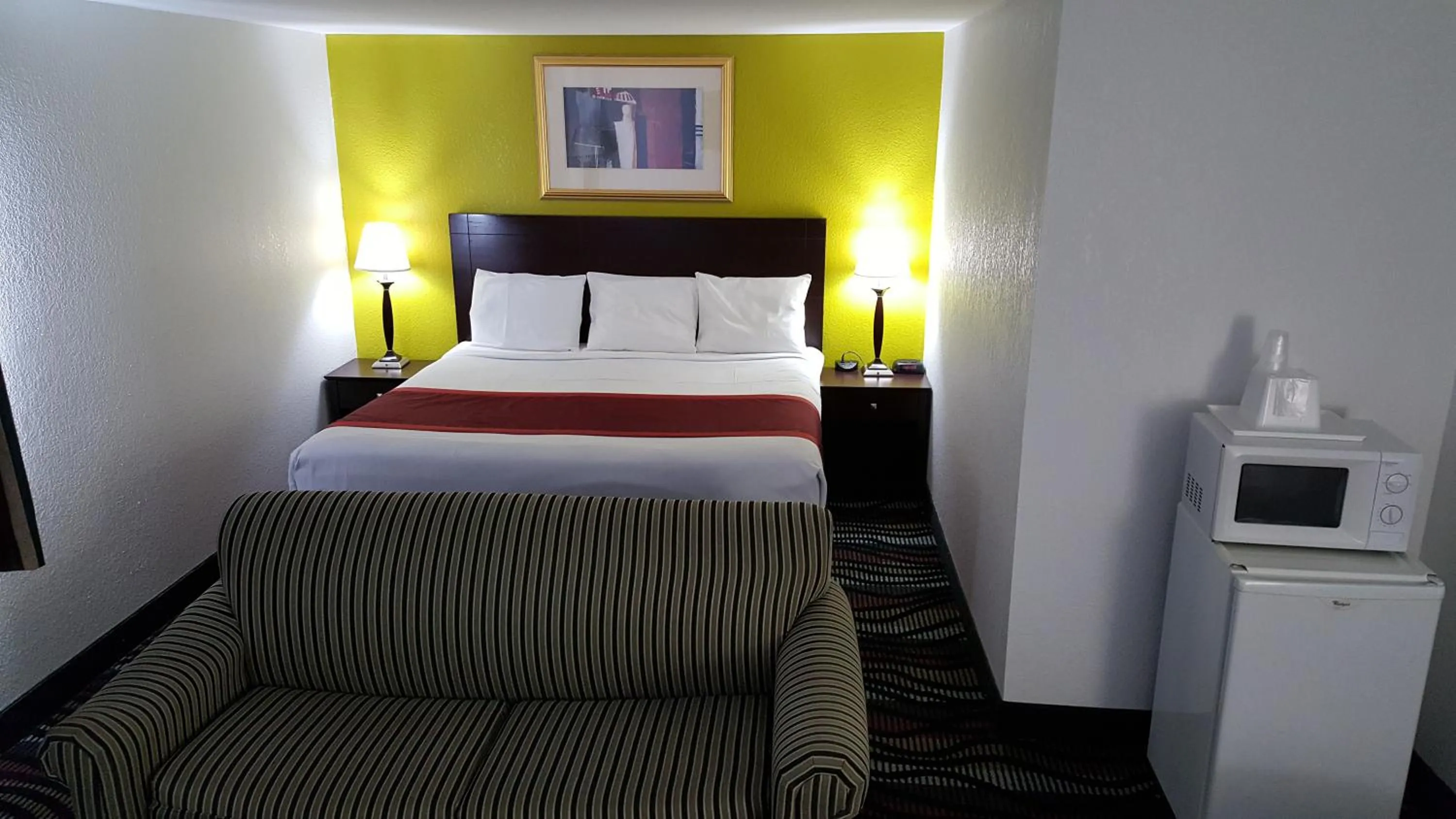 Bedroom, Bed in Horizon Inn