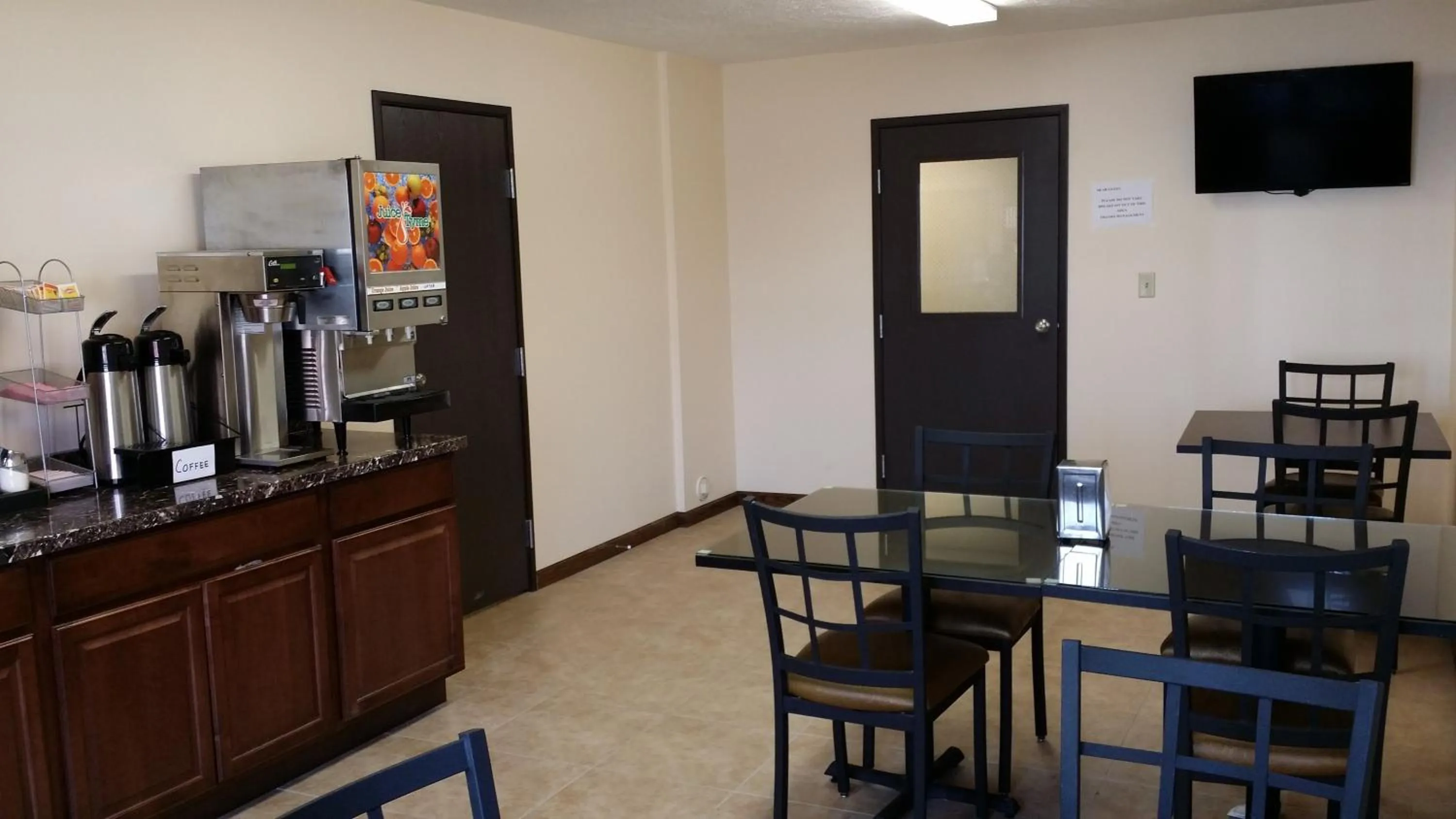 Coffee/tea facilities in Horizon Inn