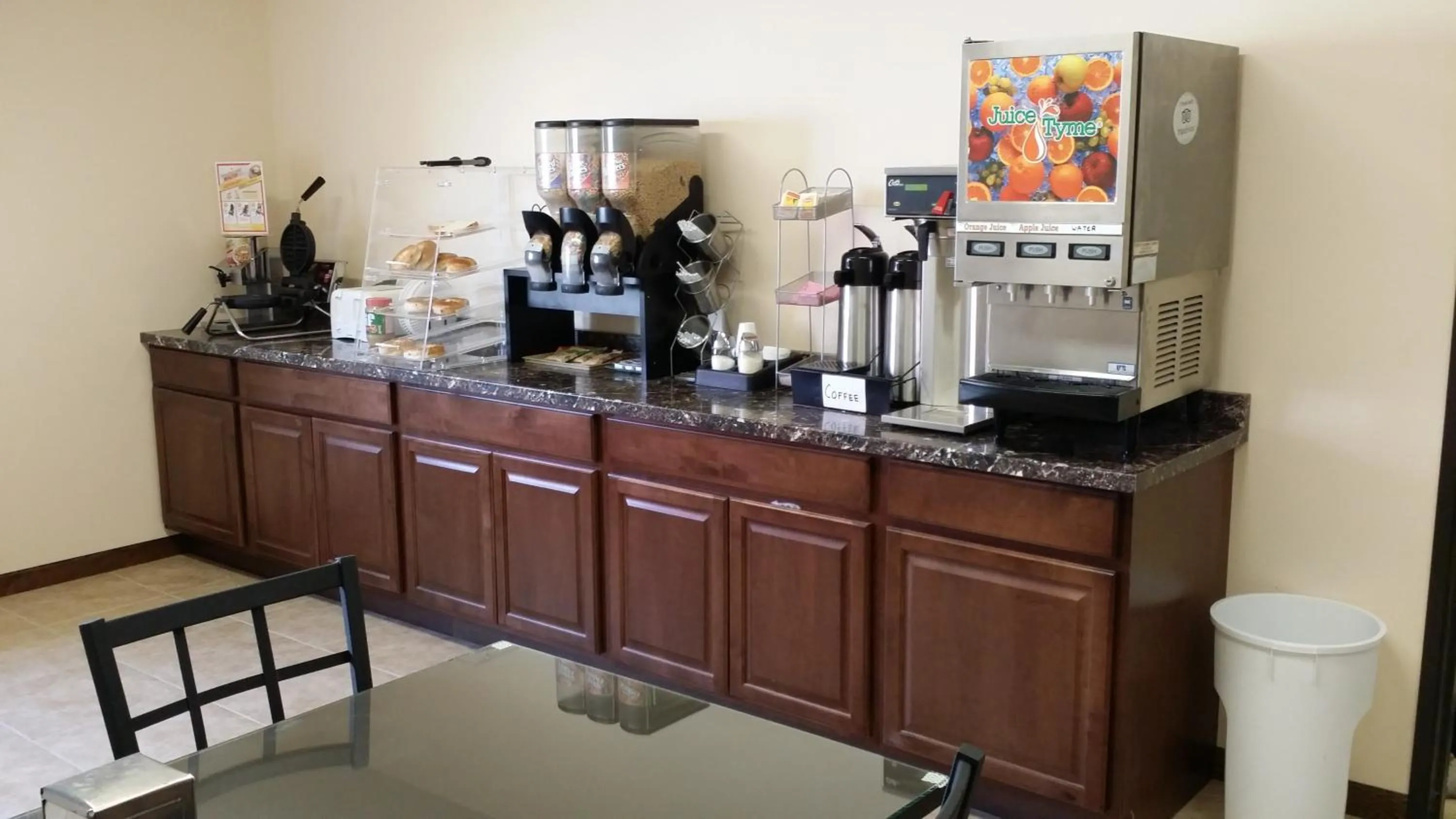 Coffee/tea facilities in Horizon Inn
