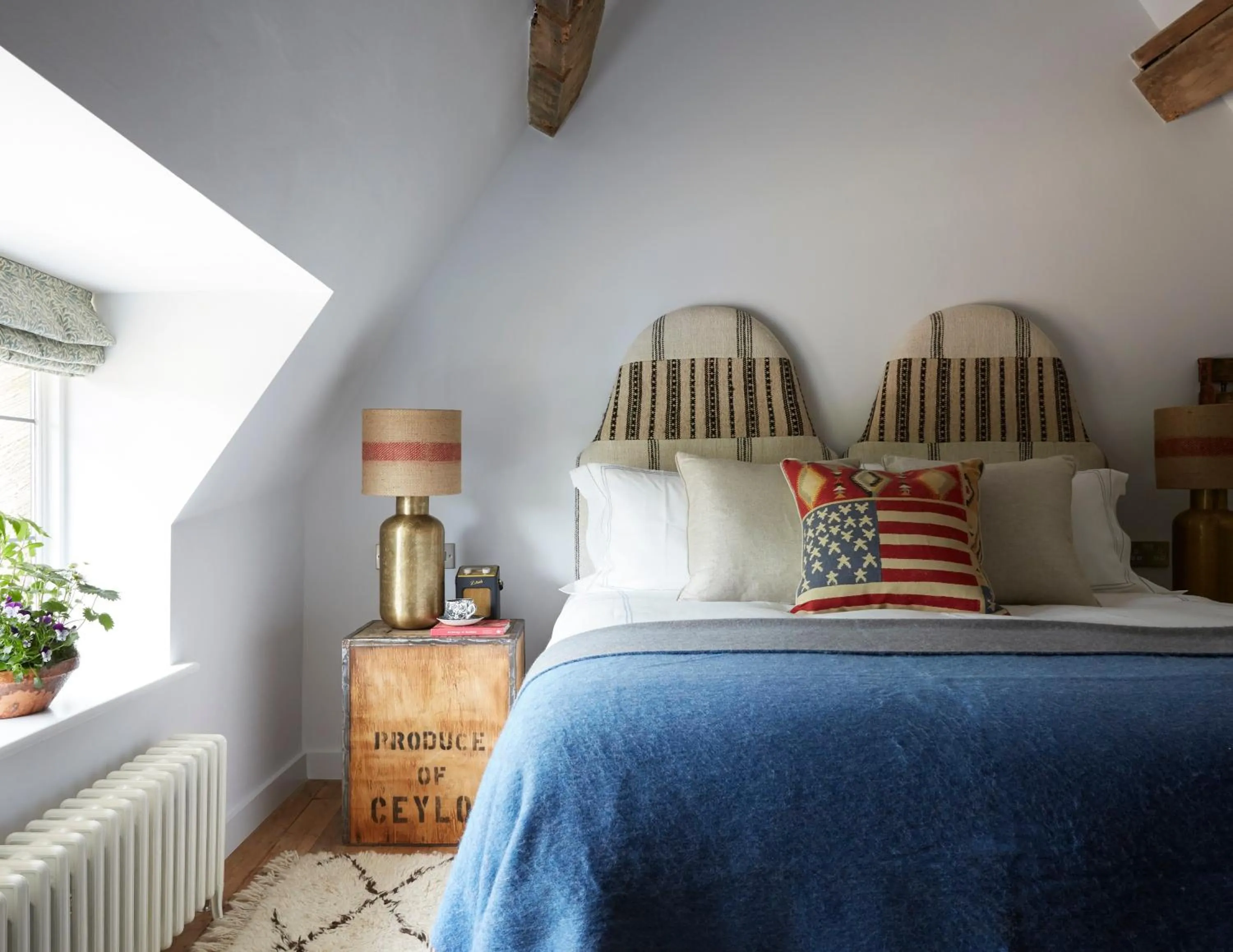 Bed in Artist Residence Oxfordshire