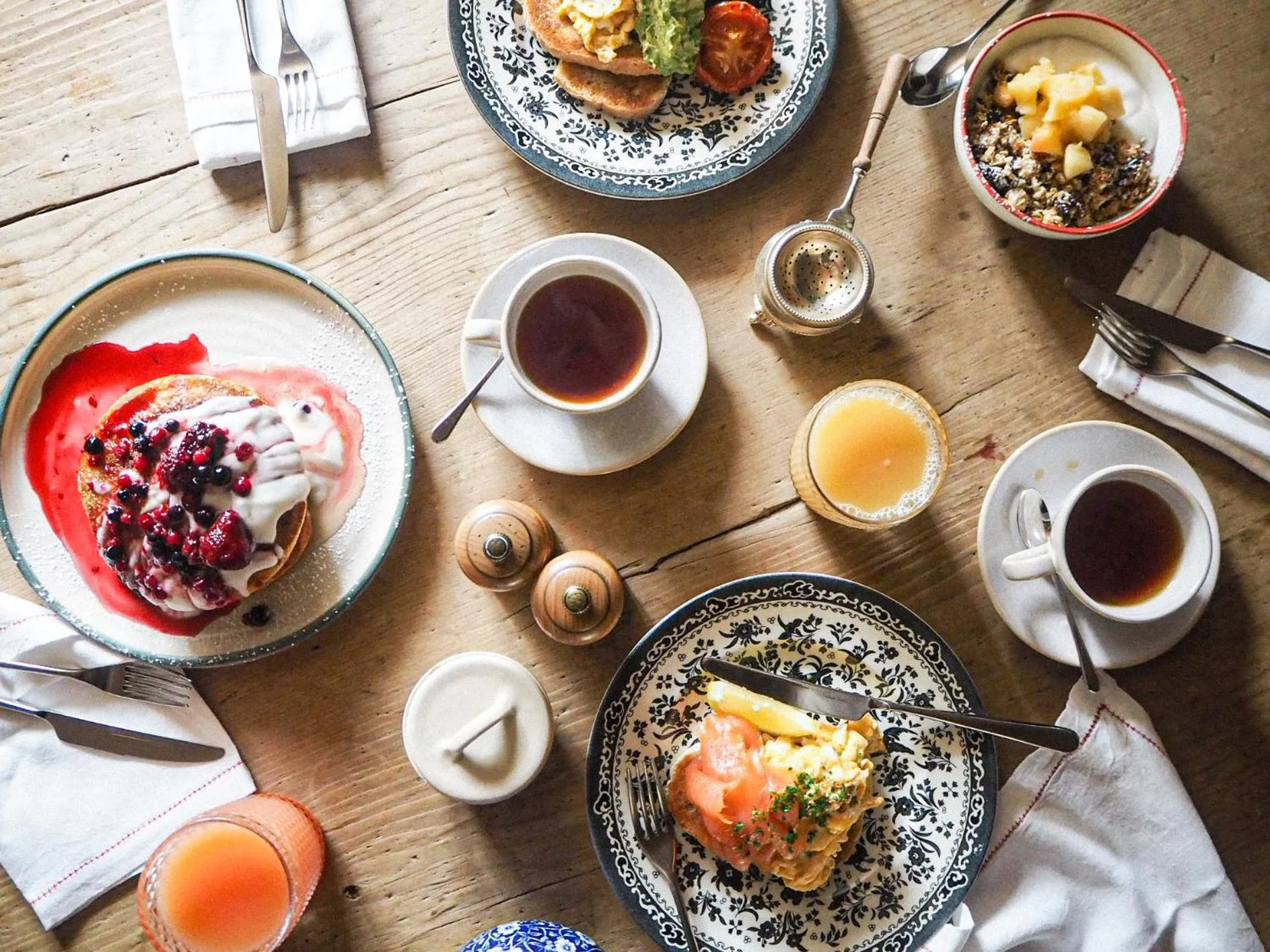 Breakfast in Artist Residence Oxfordshire