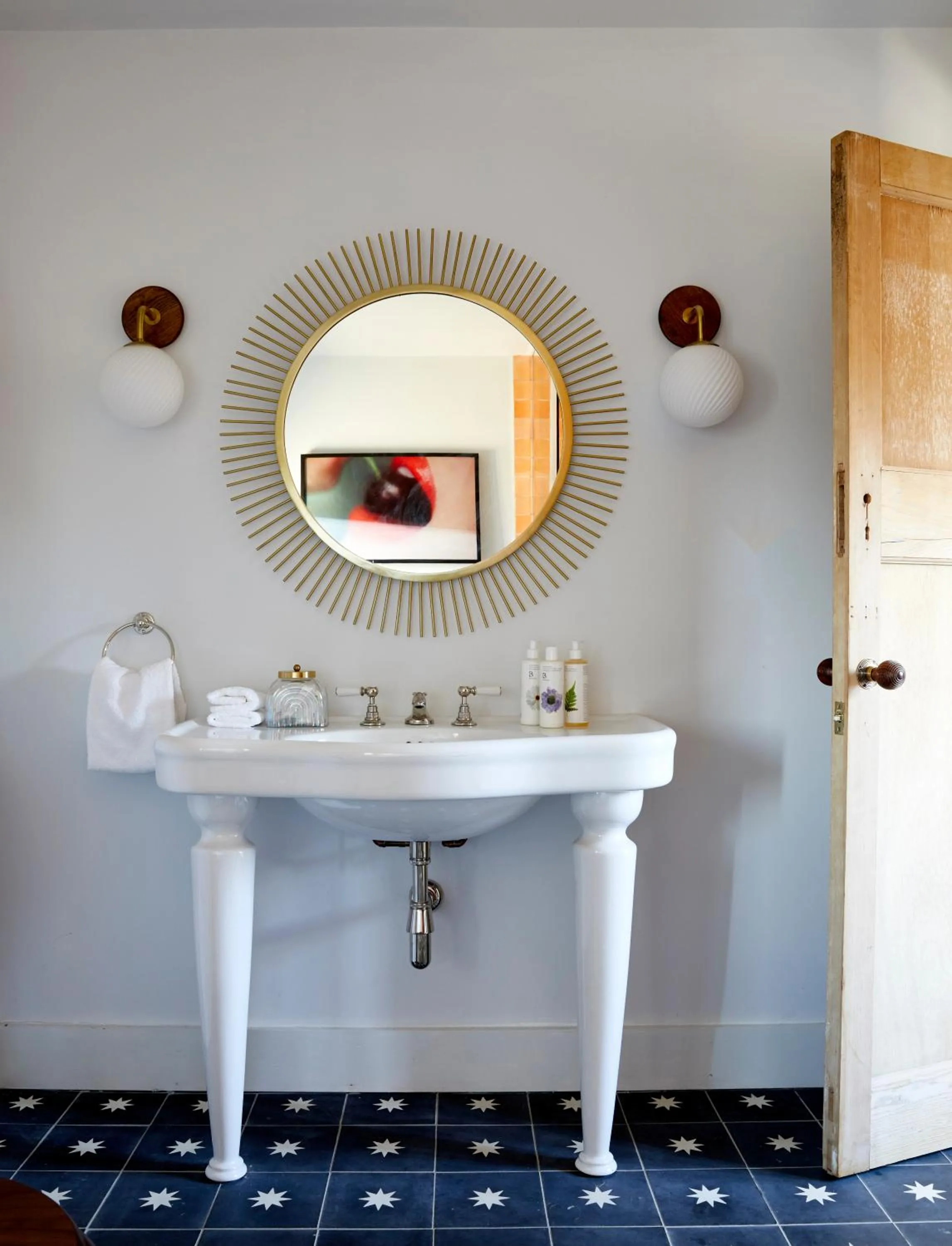 Bathroom in Artist Residence Oxfordshire
