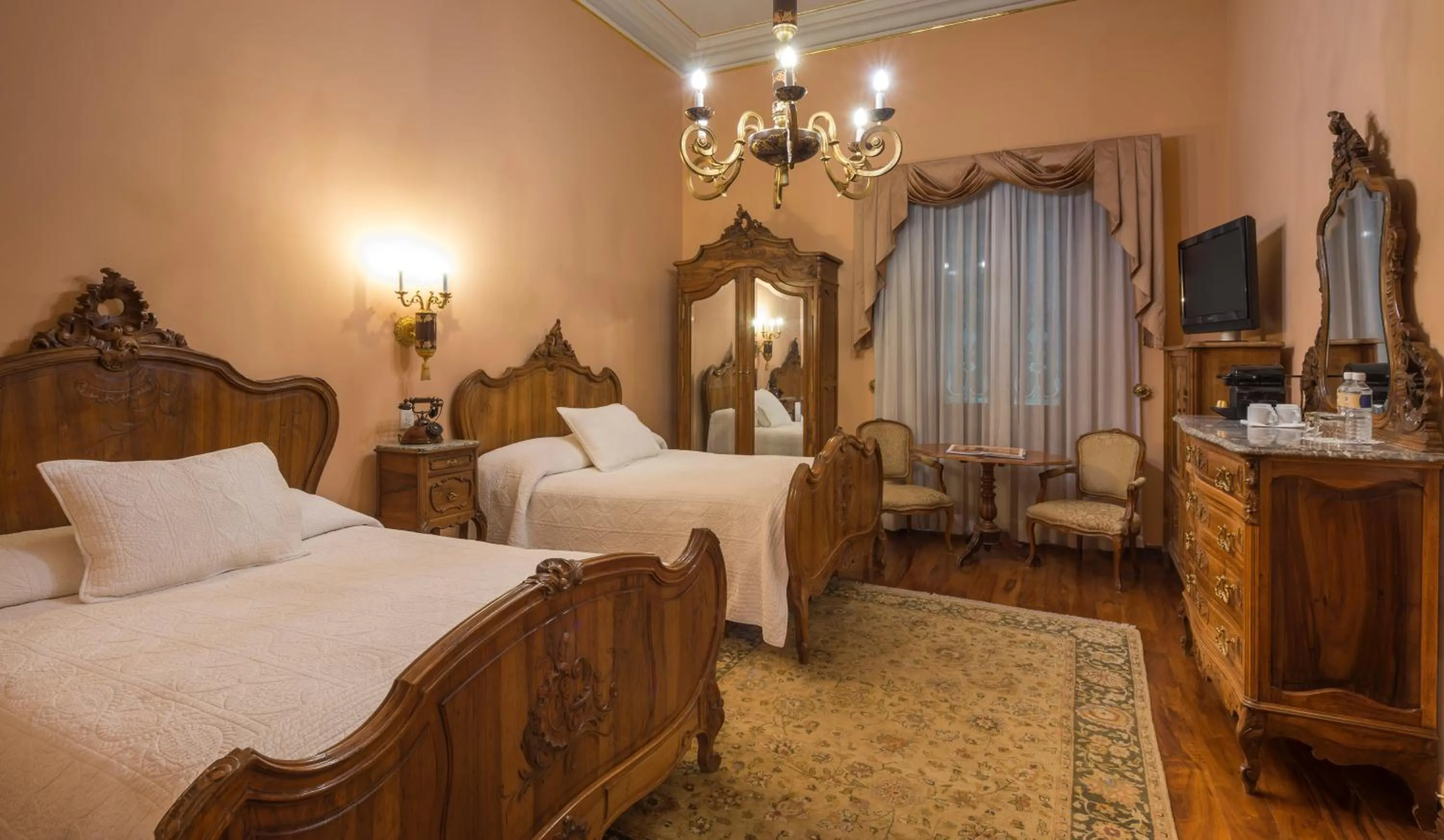 Photo of the whole room, Bed in Hotel Museo Palacio de San Agustin
