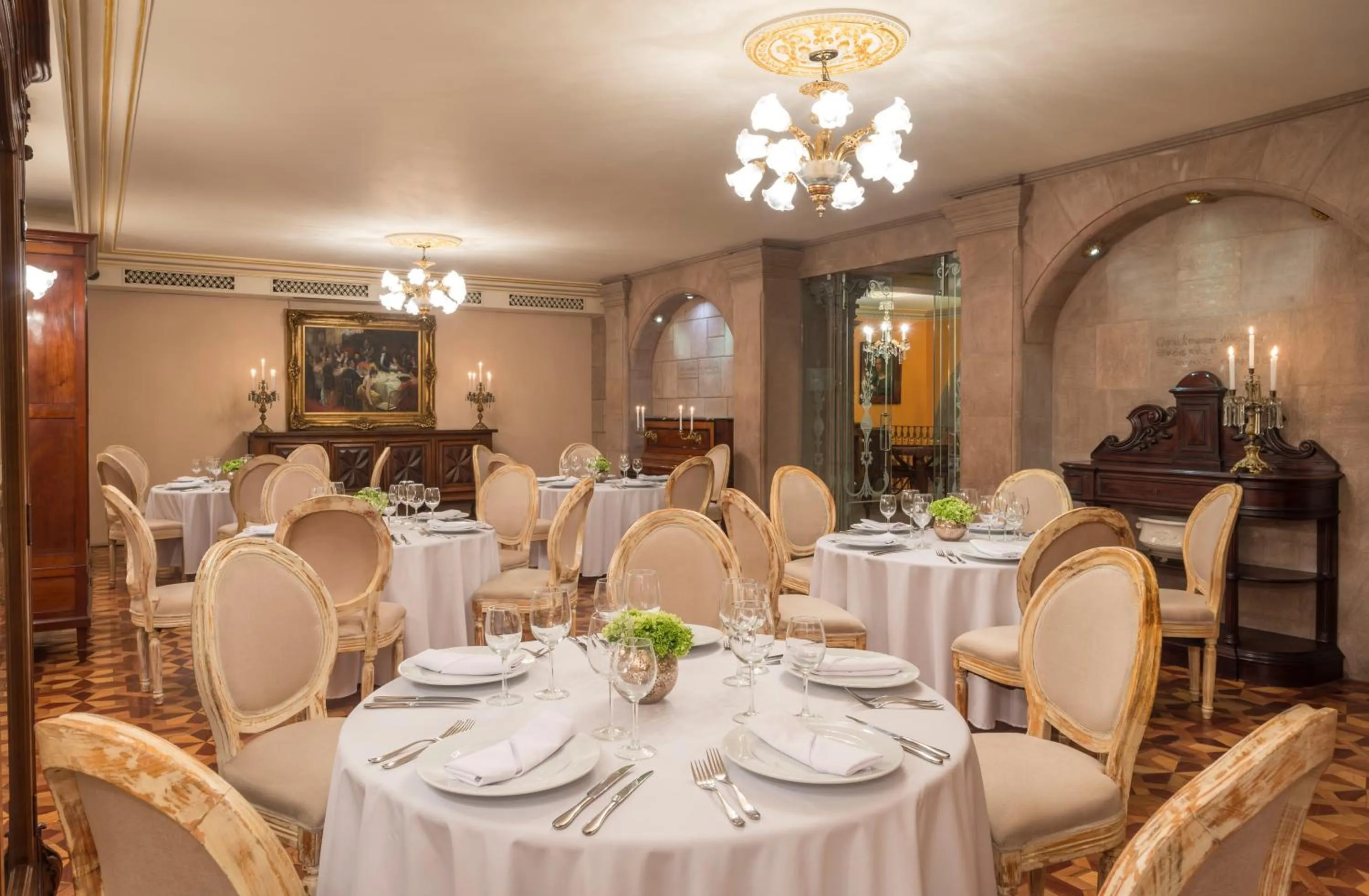 Restaurant/places to eat in Hotel Museo Palacio de San Agustin