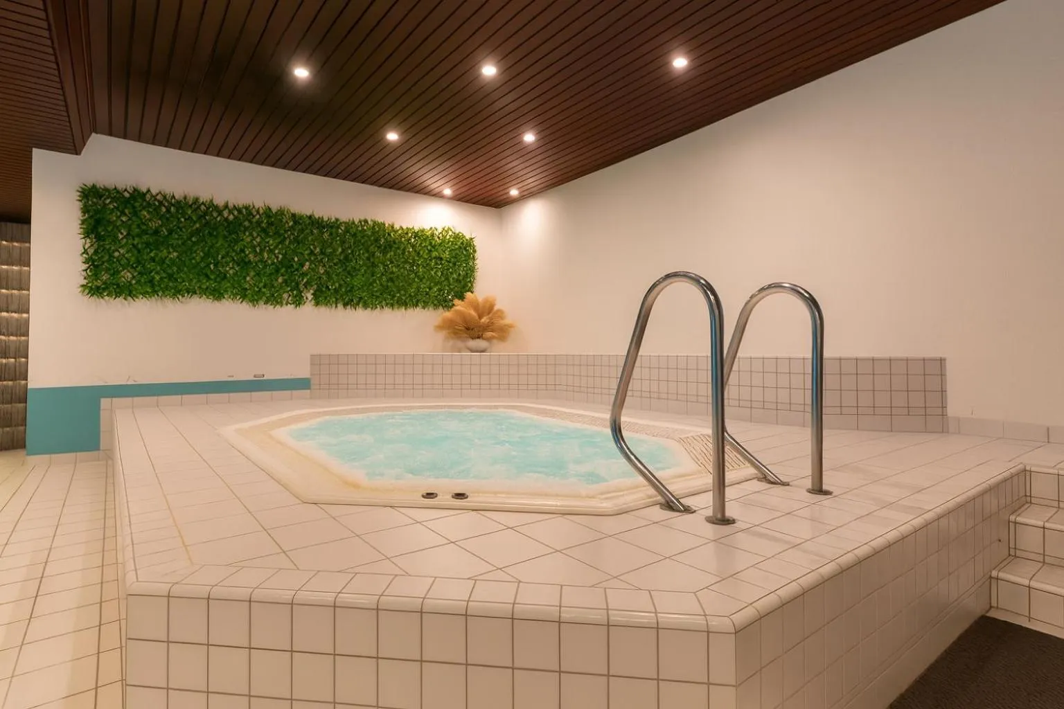 Swimming pool in Hotel Serpiano