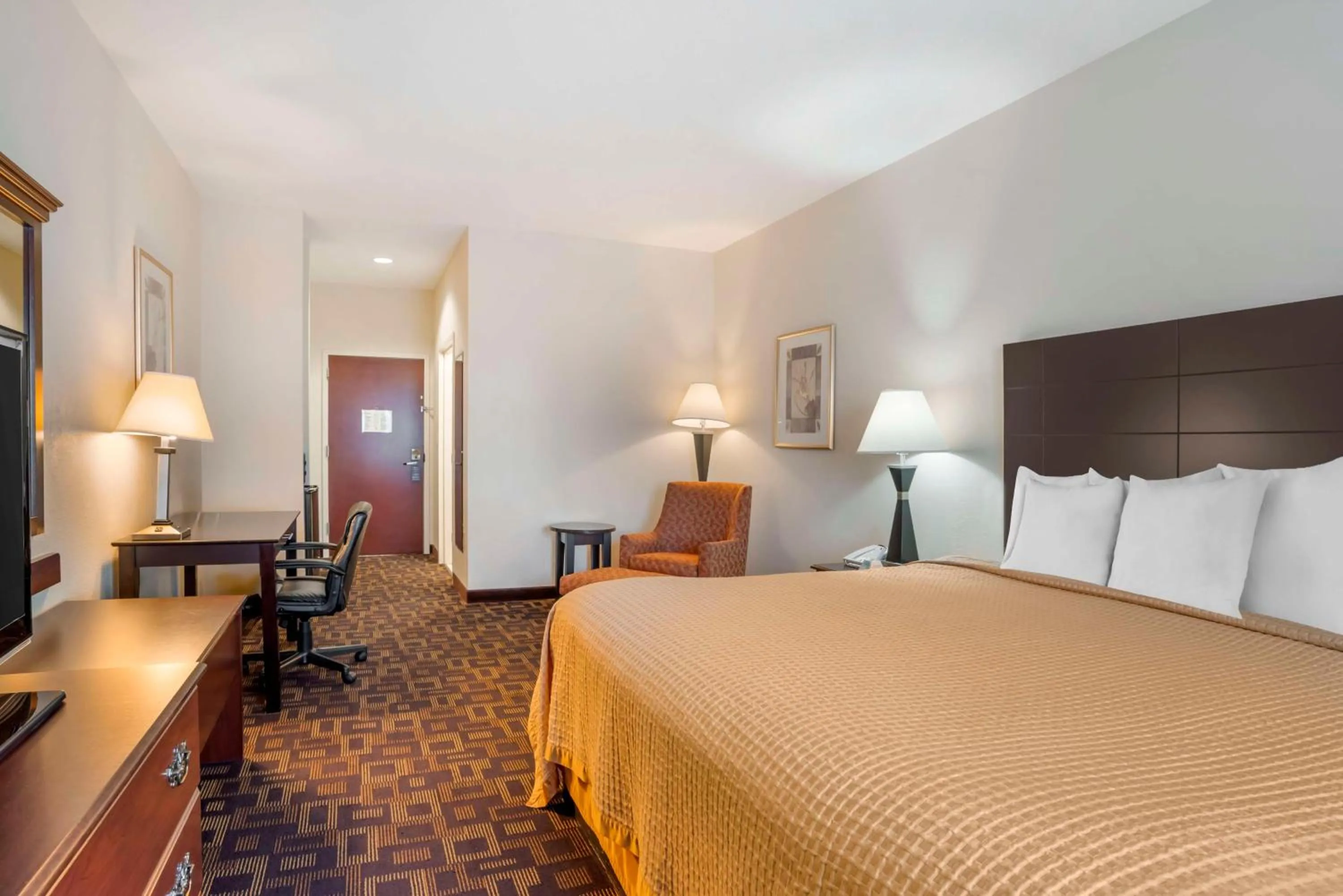 Bedroom, Bed in Best Western Carowinds