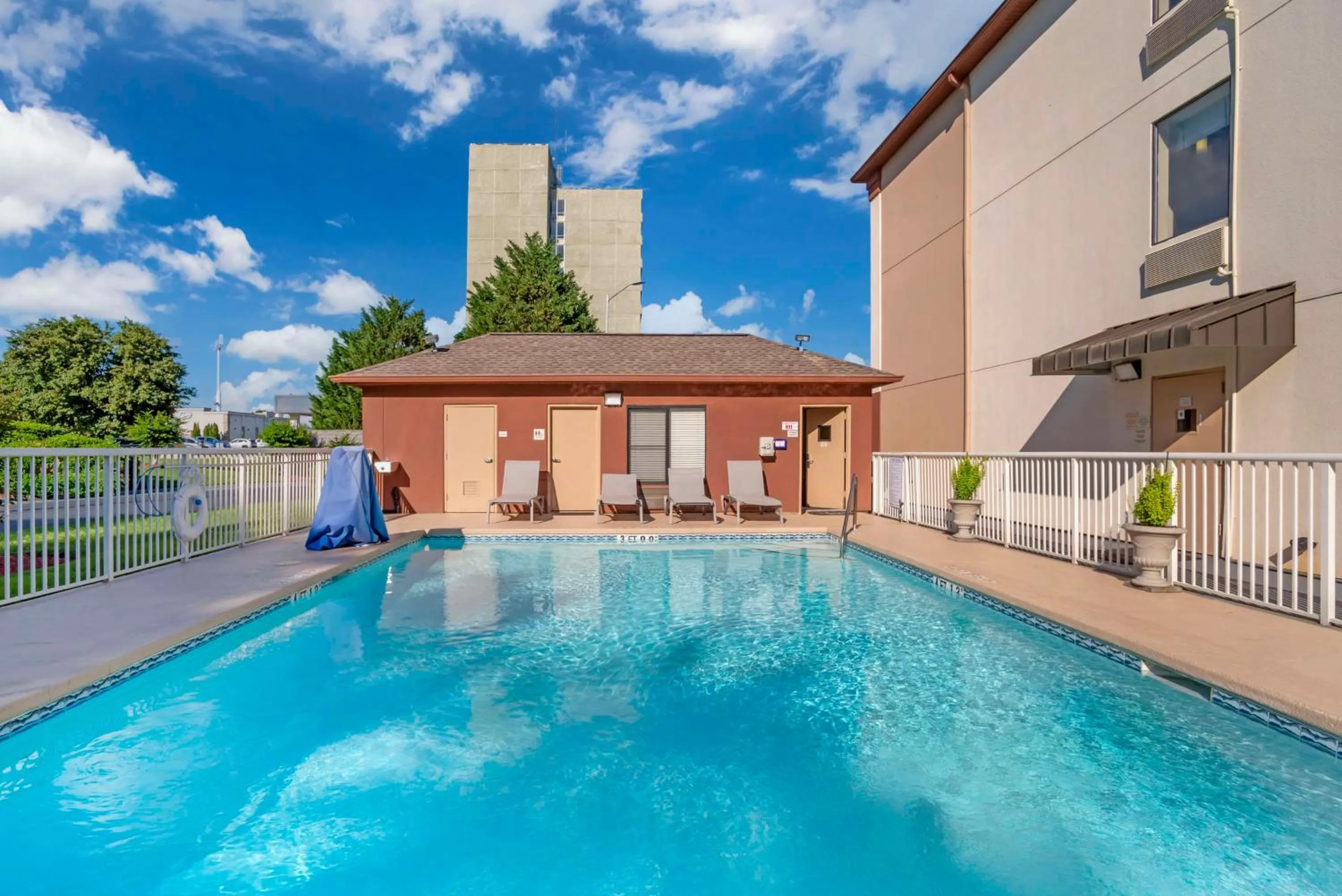 Pool view in Best Western Carowinds