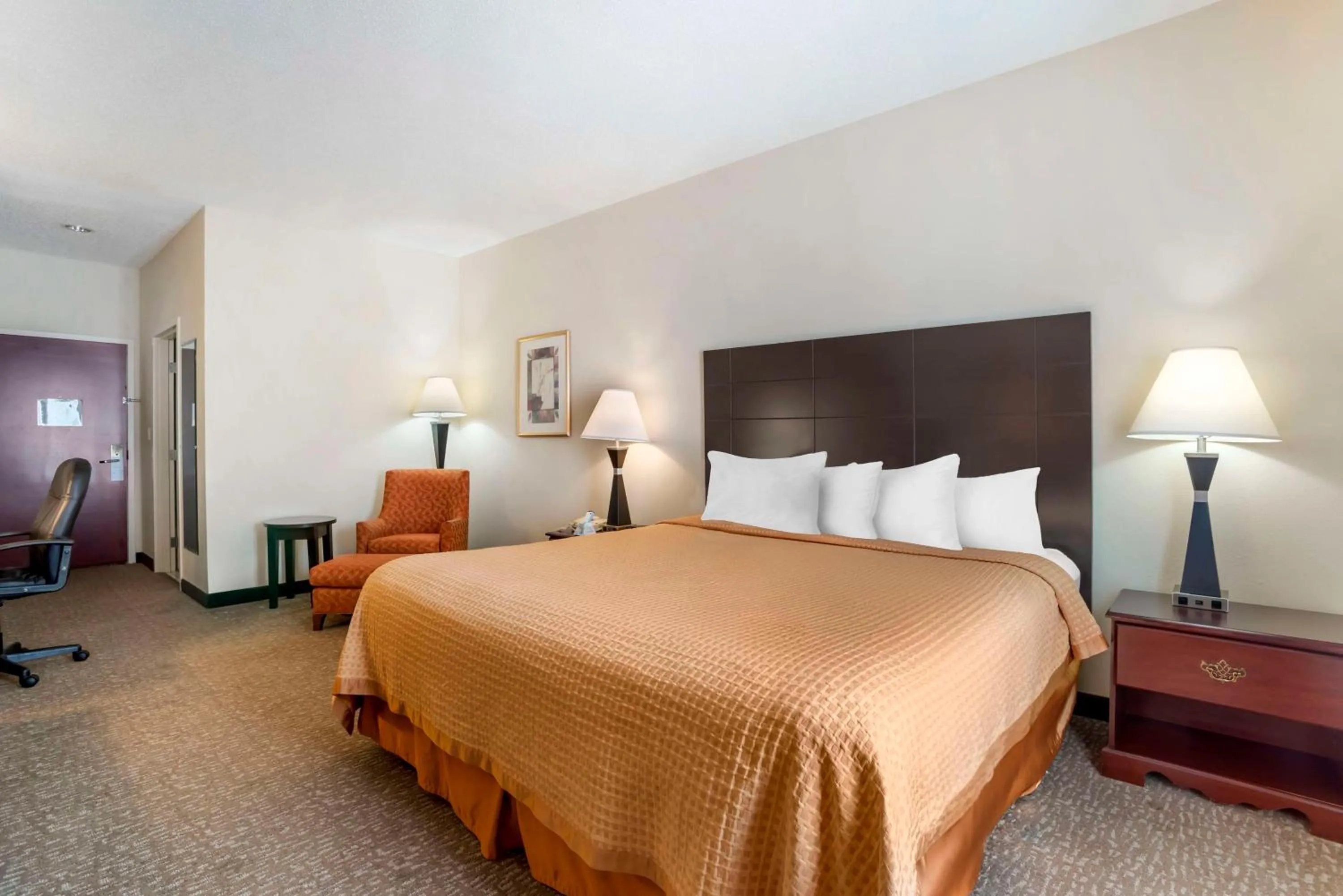 Bedroom, Bed in Best Western Carowinds