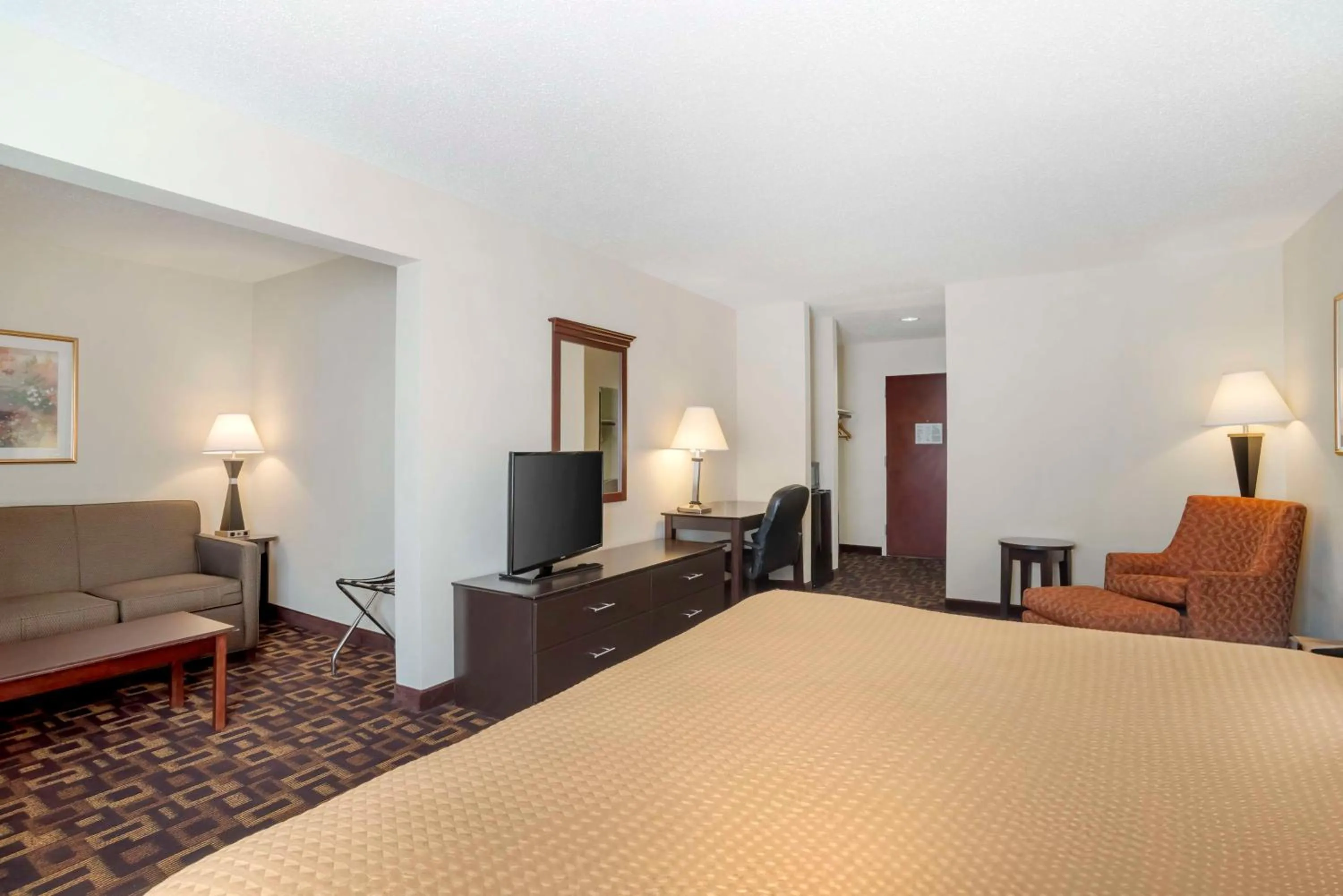 Bedroom, Bed in Best Western Carowinds