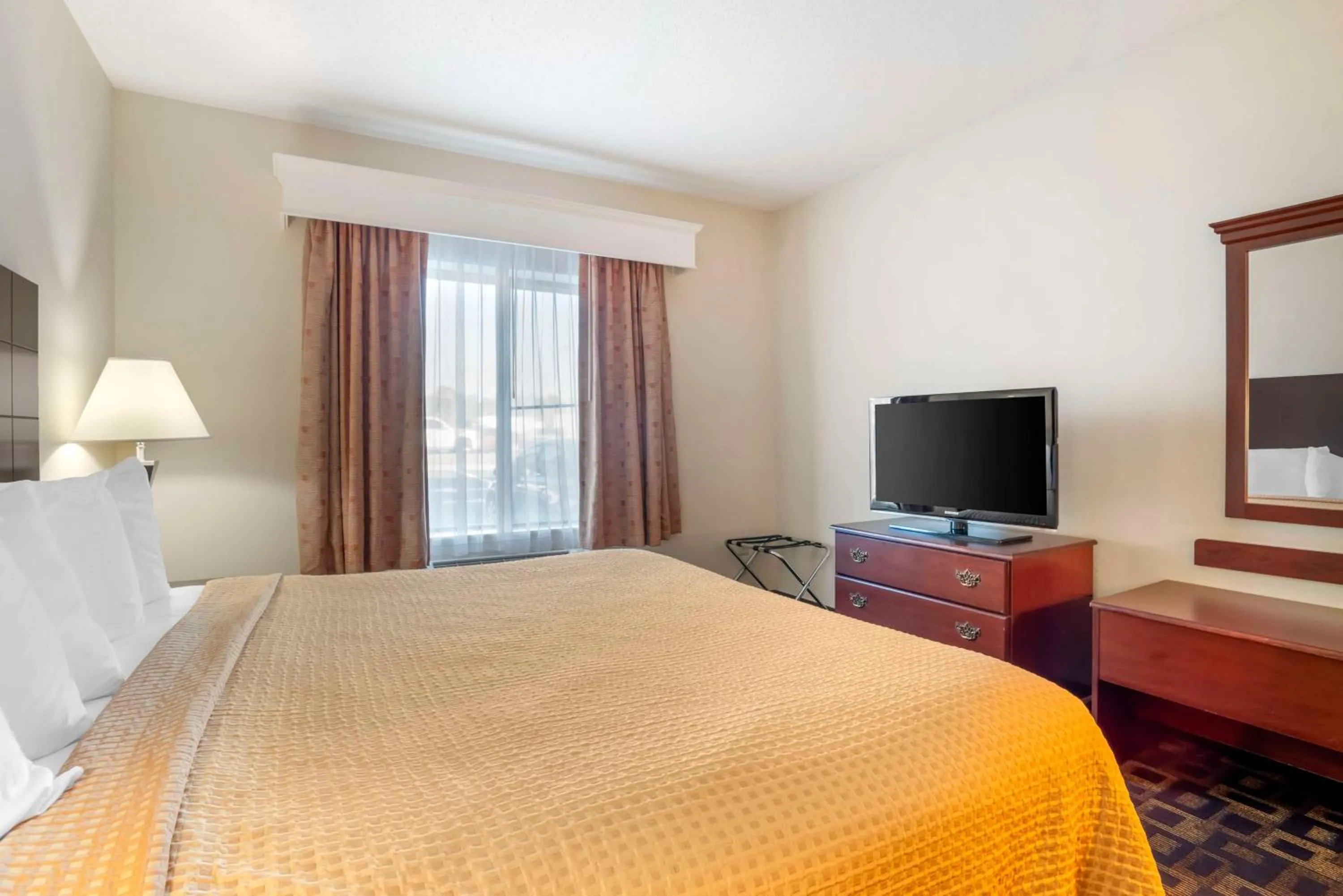 Bedroom, Bed in Best Western Carowinds