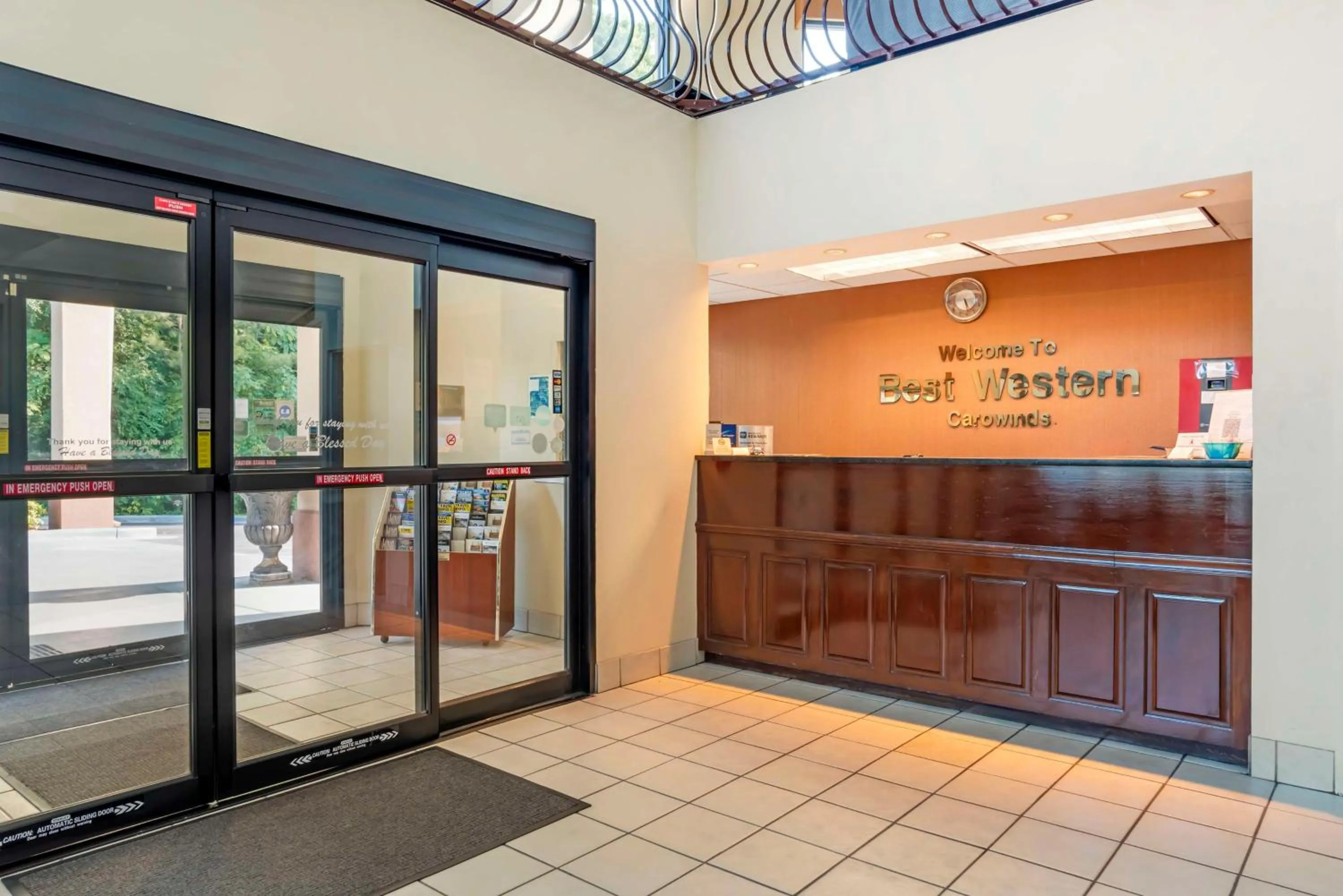 Lobby or reception in Best Western Carowinds