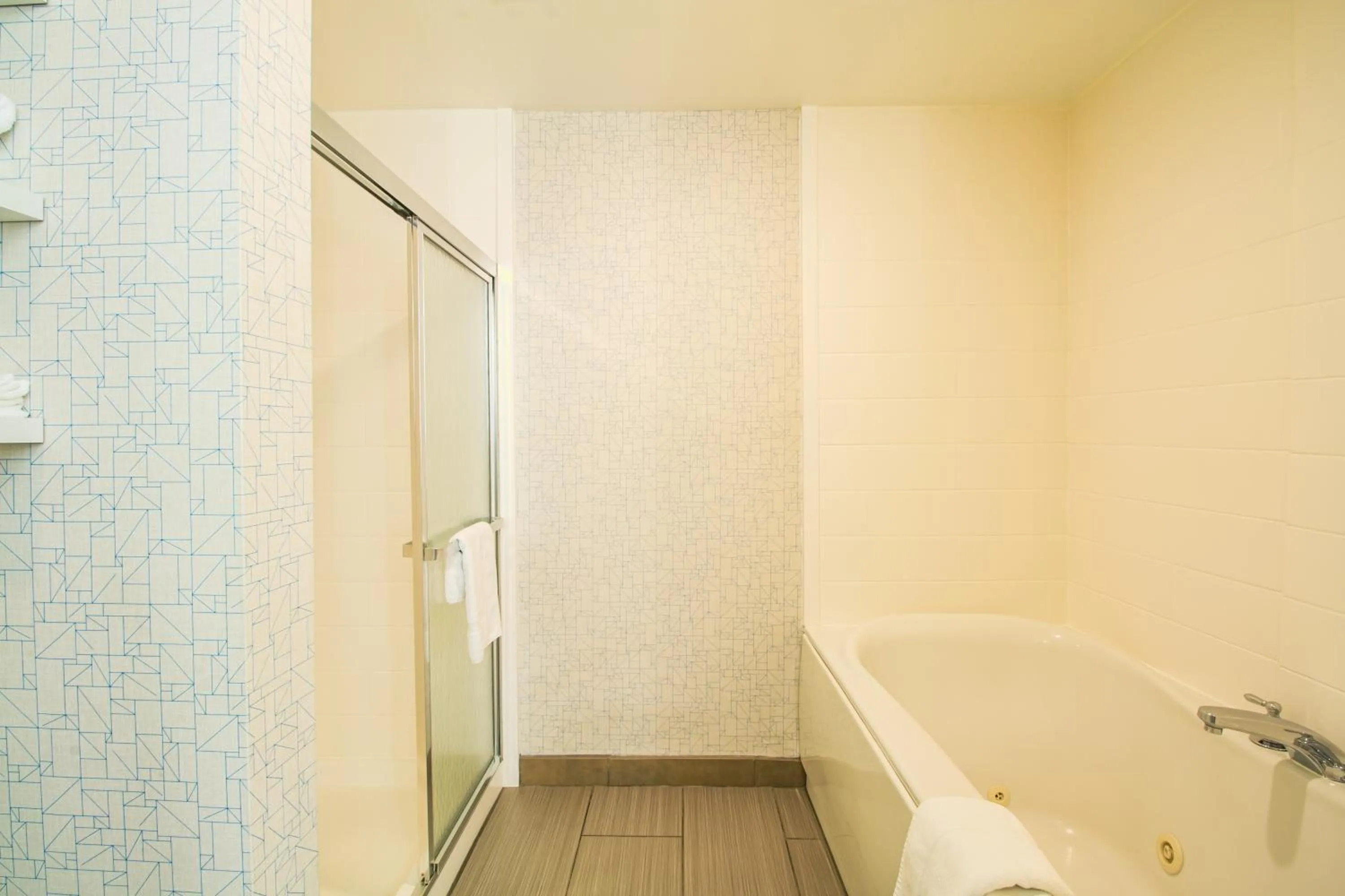 Bathroom in Holiday Inn Express & Suites - Lincoln East - White Mountains by IHG