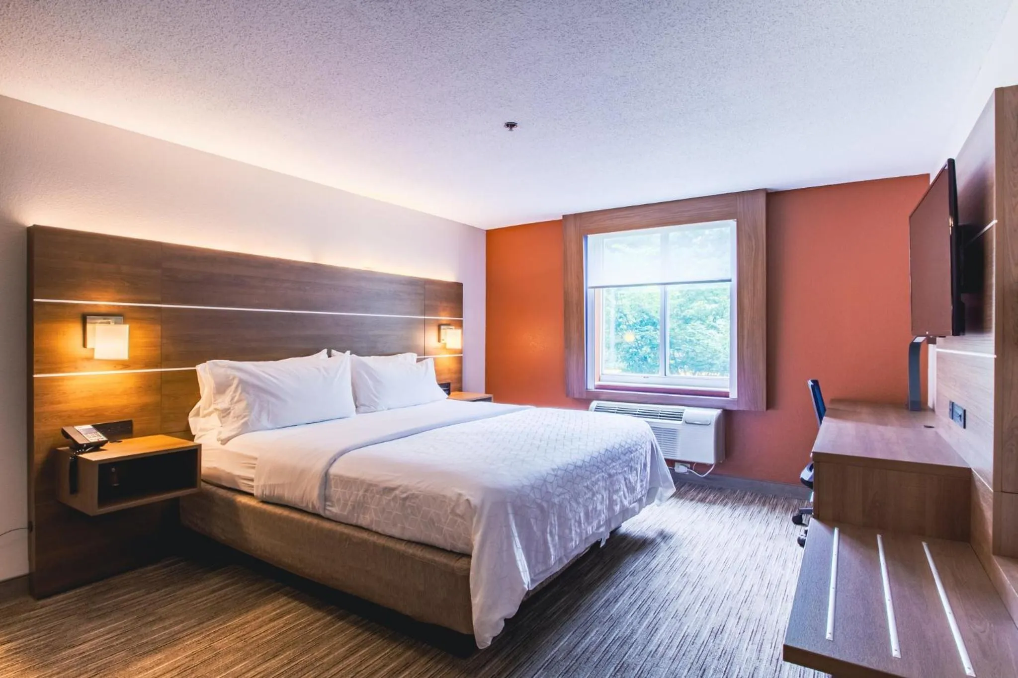 Photo of the whole room, Bed in Holiday Inn Express & Suites - Lincoln East - White Mountains by IHG