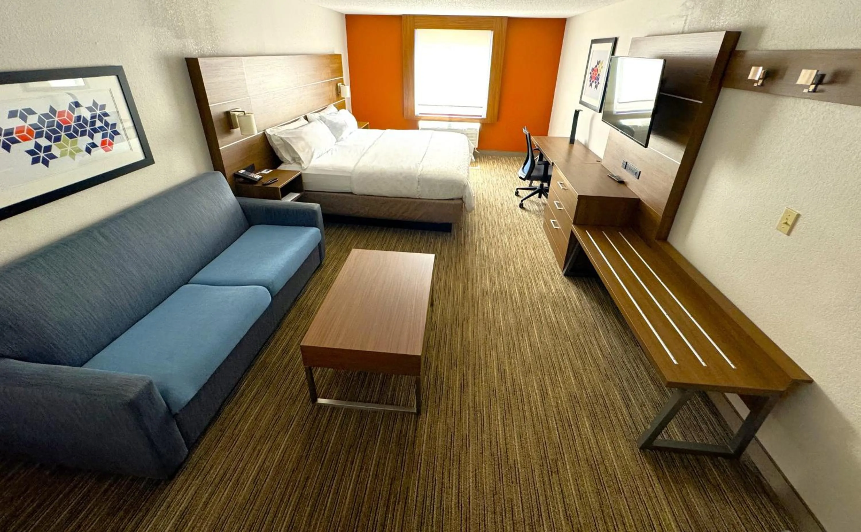 Photo of the whole room, Bed in Holiday Inn Express & Suites - Lincoln East - White Mountains by IHG