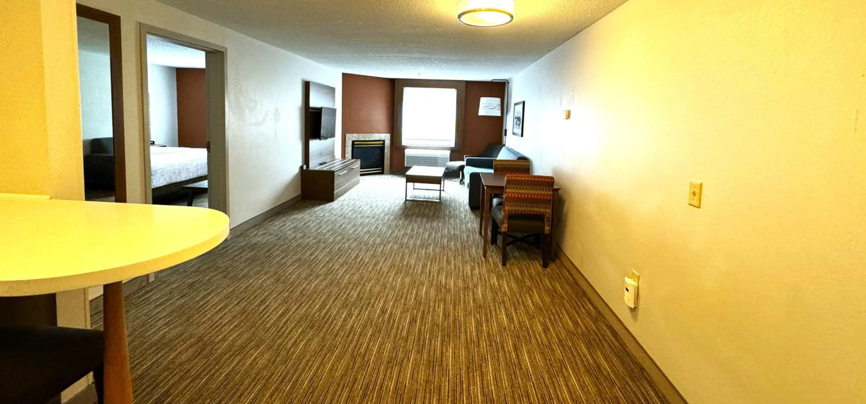 TV and multimedia, Bed in Holiday Inn Express & Suites - Lincoln East - White Mountains by IHG