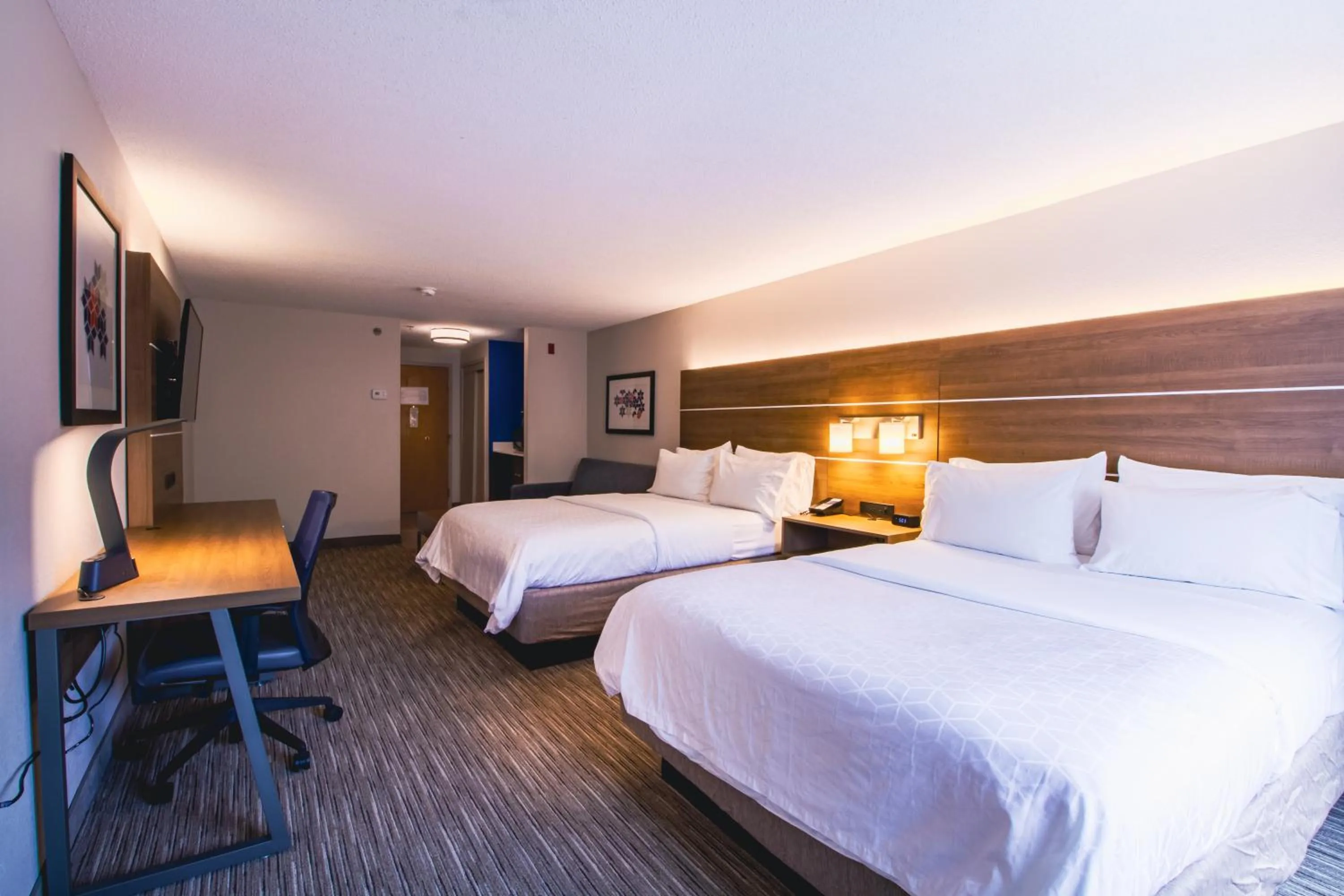 Photo of the whole room, Bed in Holiday Inn Express & Suites - Lincoln East - White Mountains by IHG