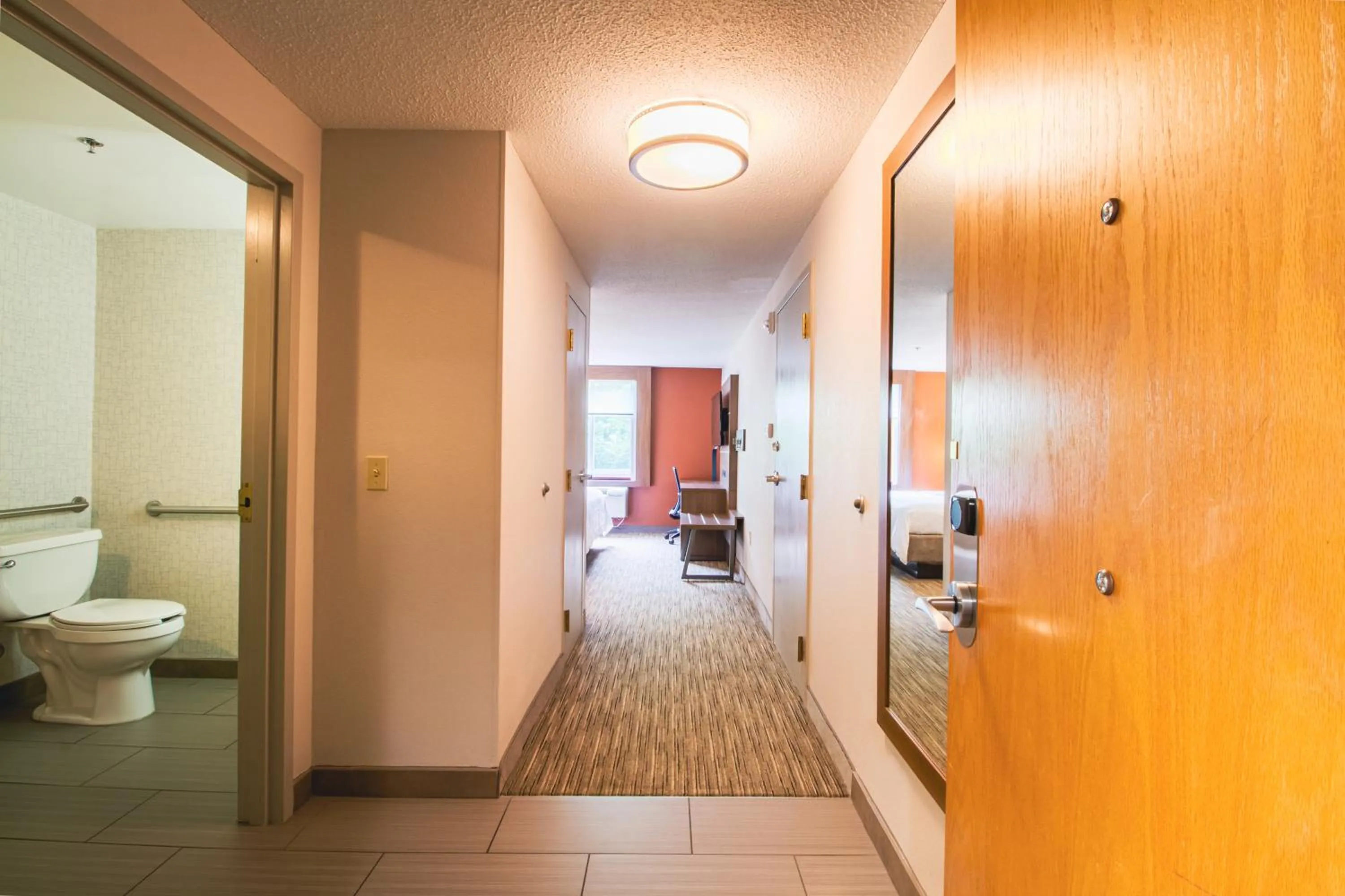 Bedroom in Holiday Inn Express & Suites - Lincoln East - White Mountains by IHG