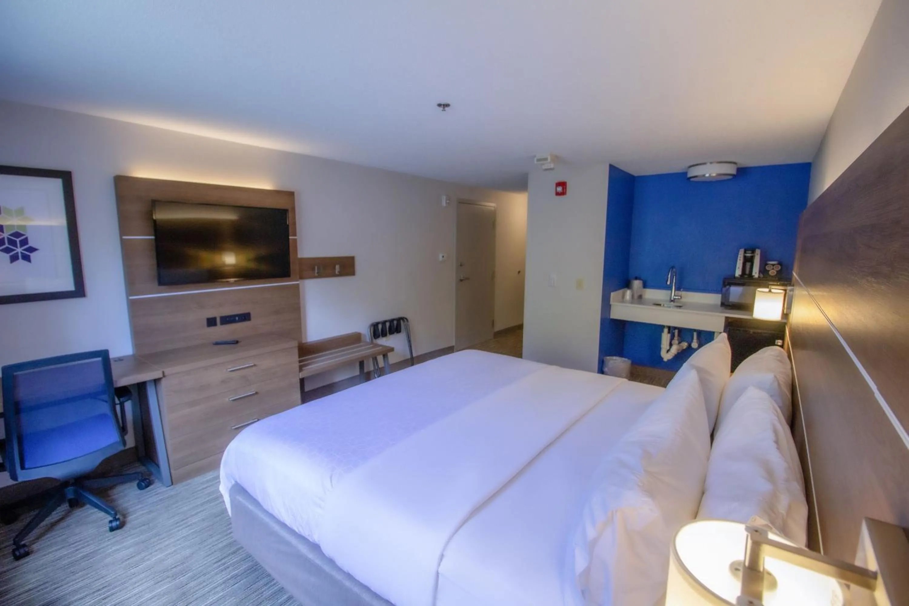 Photo of the whole room, Bed in Holiday Inn Express & Suites - Lincoln East - White Mountains by IHG