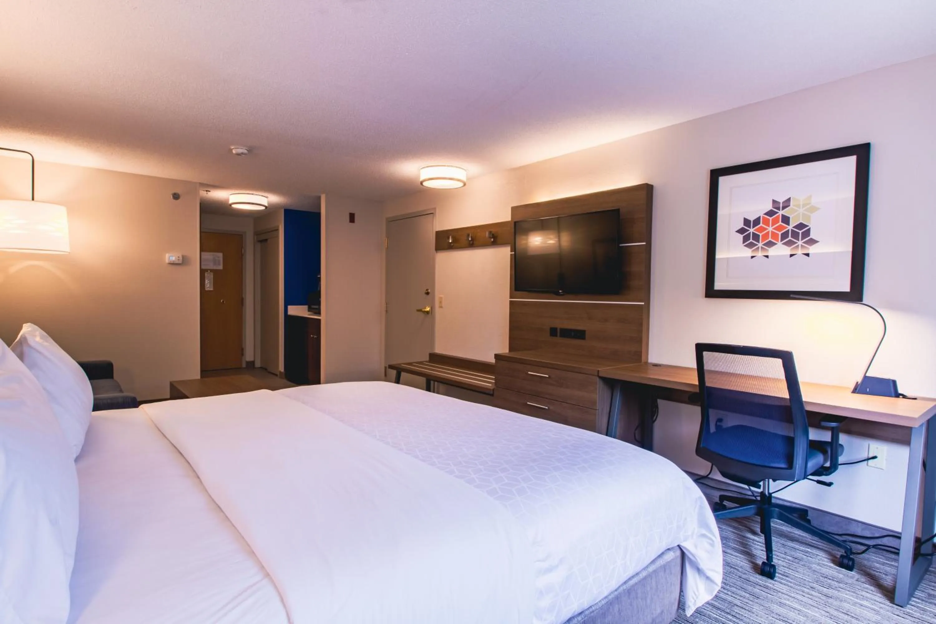 Photo of the whole room, Bed in Holiday Inn Express & Suites - Lincoln East - White Mountains by IHG