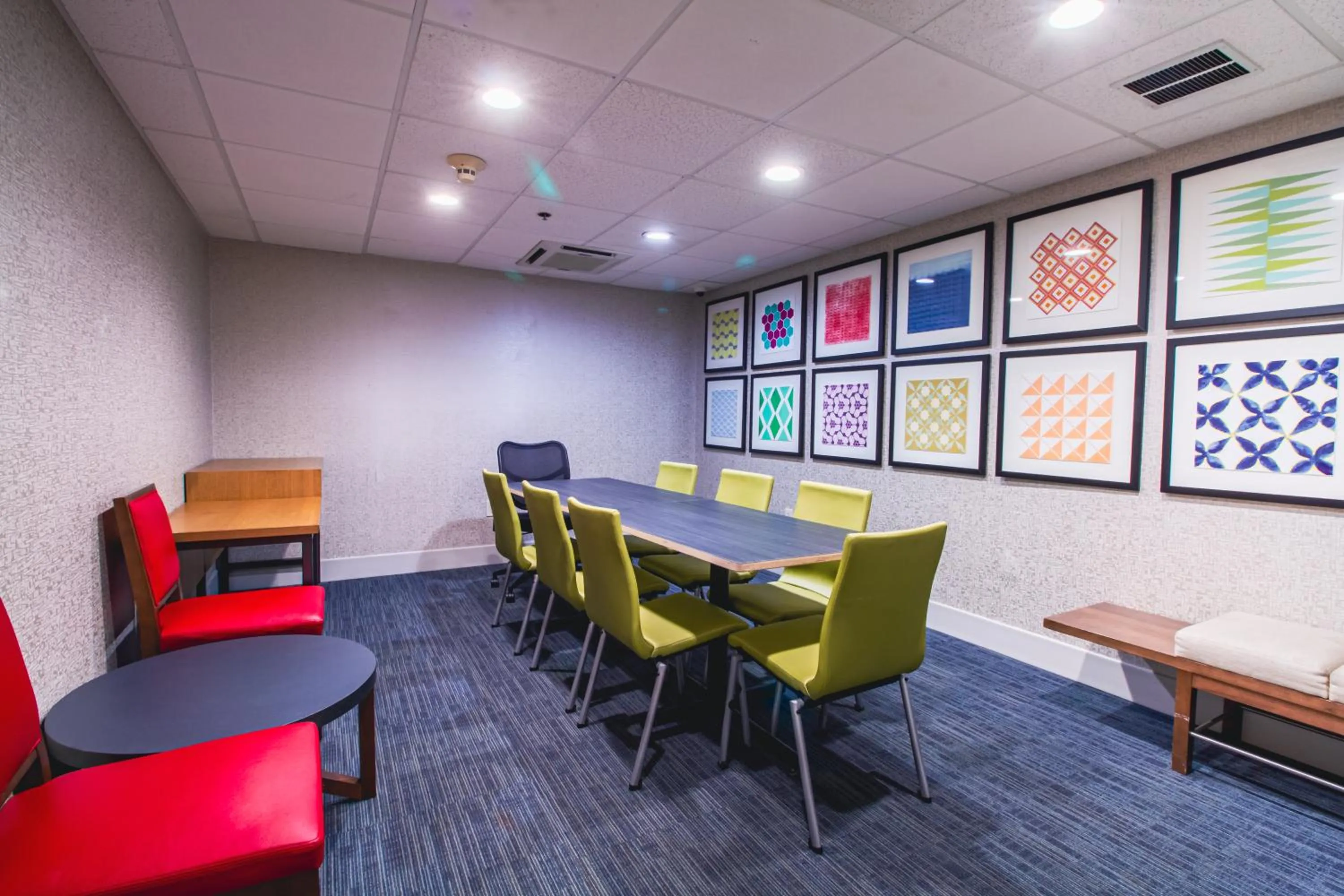 Meeting/conference room in Holiday Inn Express & Suites - Lincoln East - White Mountains by IHG