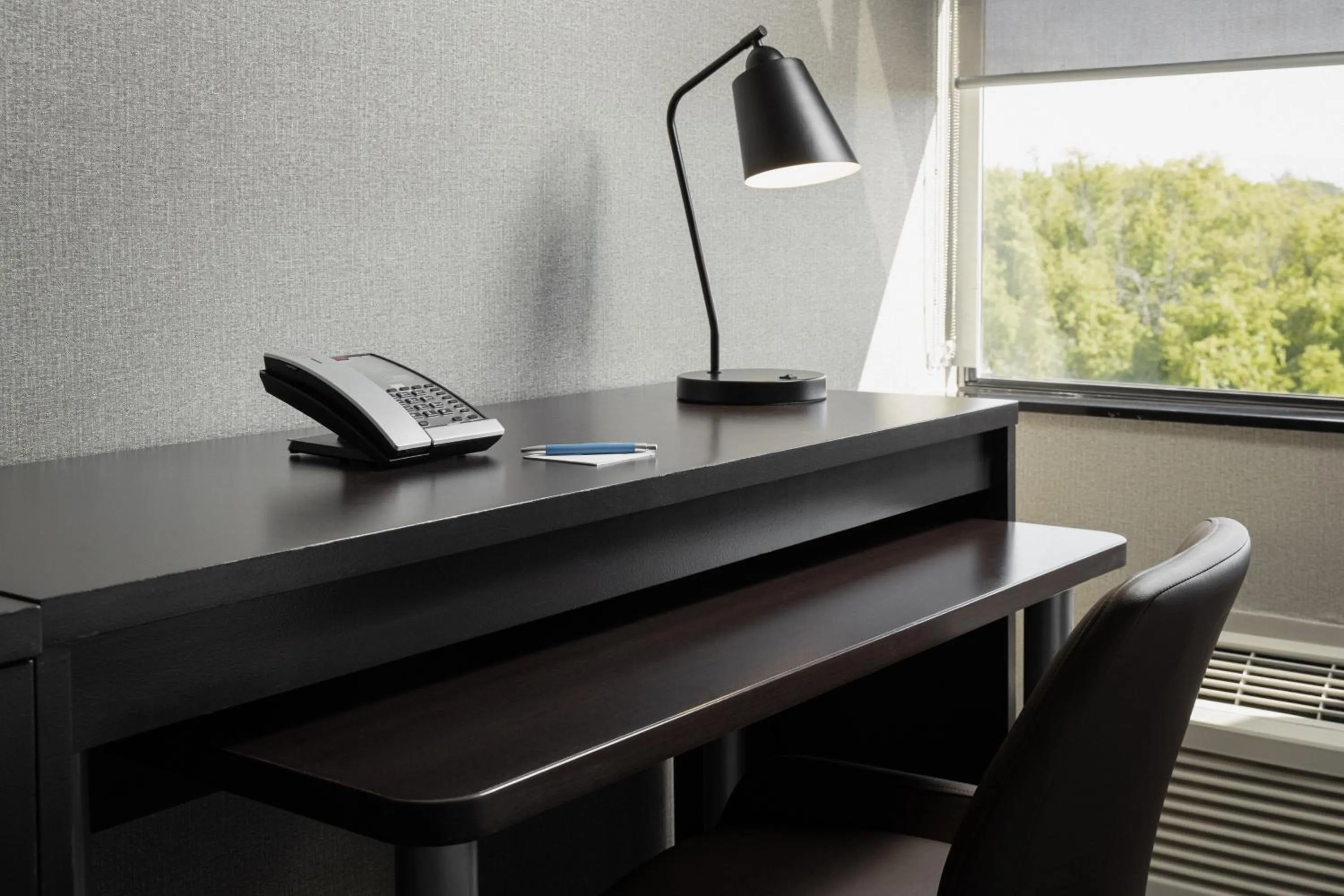 Photo of the whole room in Four Points by Sheraton Milwaukee North Shore