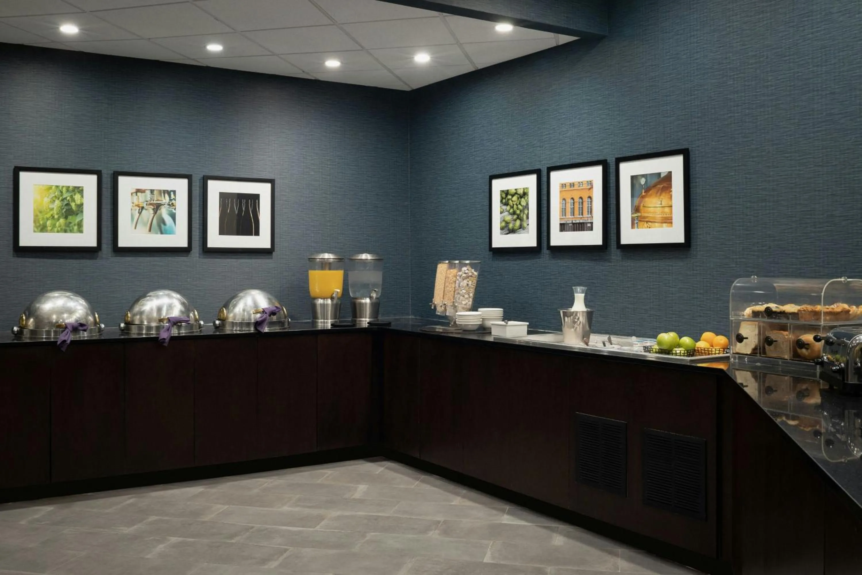 Breakfast in Four Points by Sheraton Milwaukee North Shore