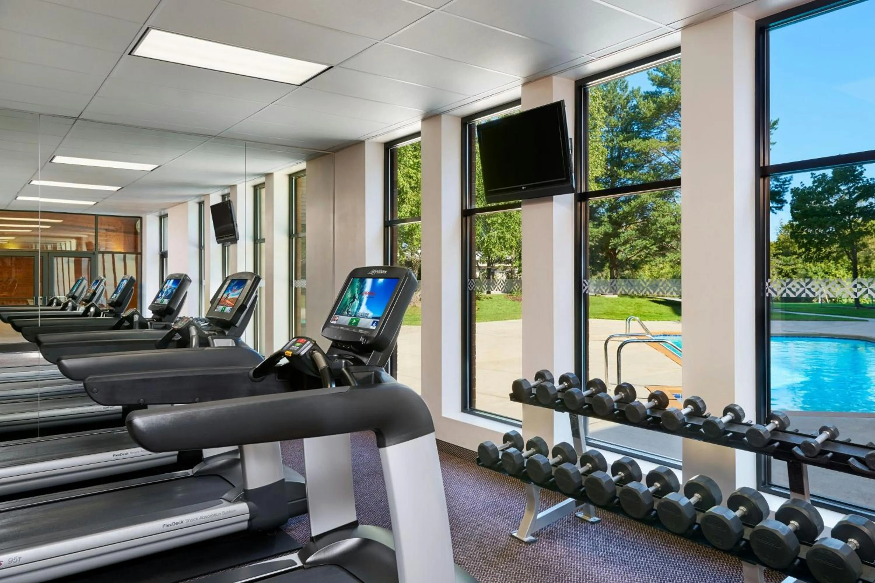 Fitness centre/facilities in Four Points by Sheraton Milwaukee North Shore