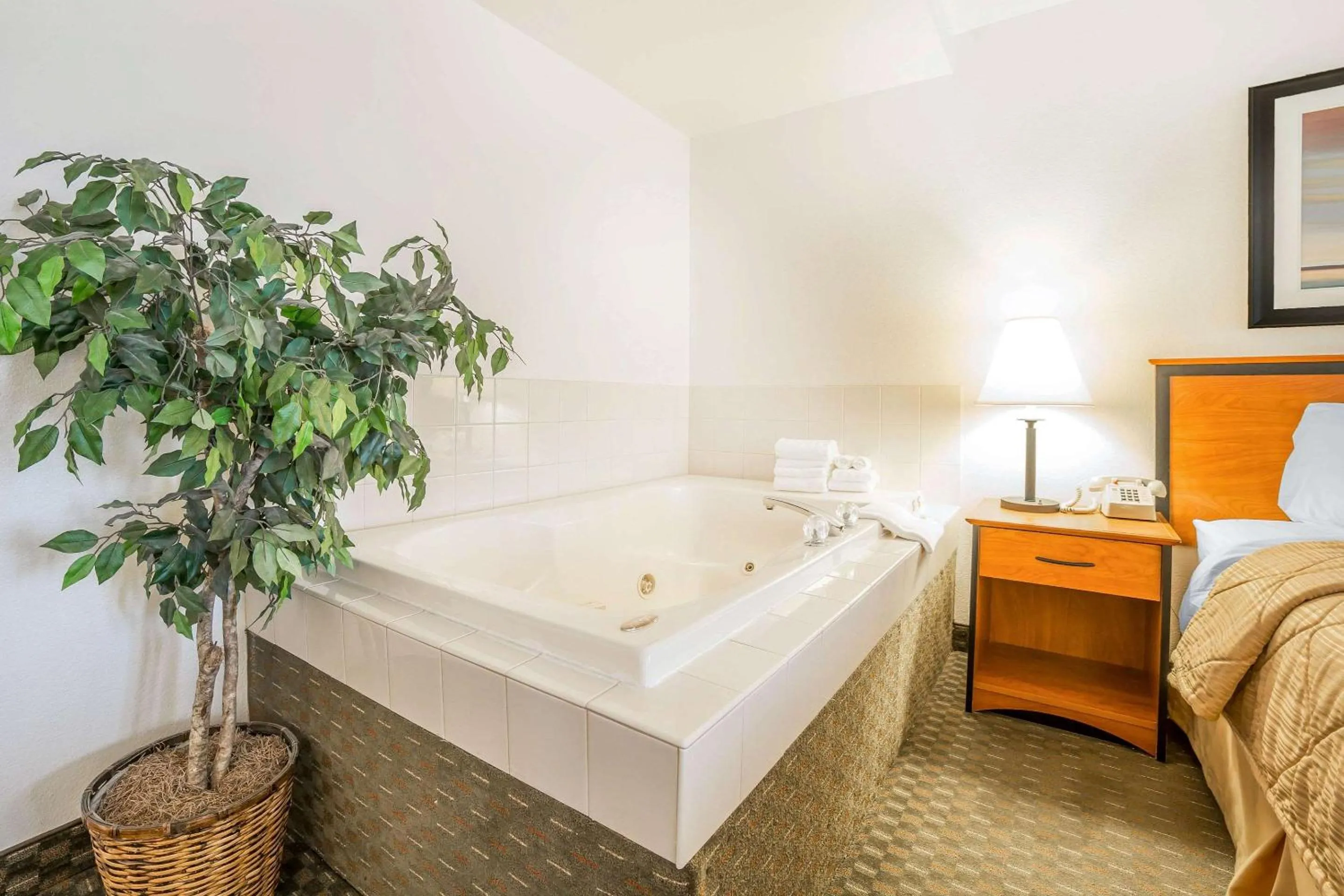 Photo of the whole room, Bed in Lake Mead Inn