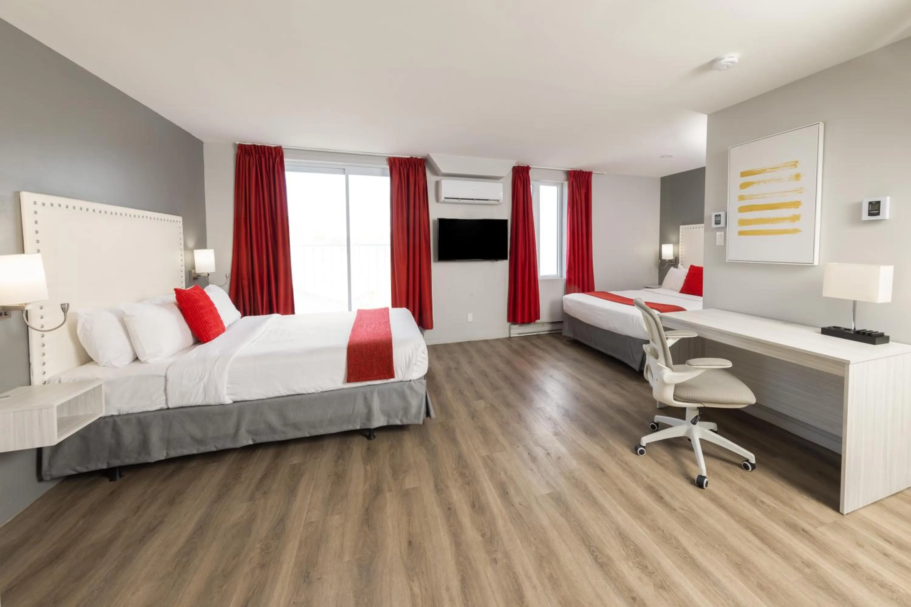 Photo of the whole room, Bed in Hotel du Nord