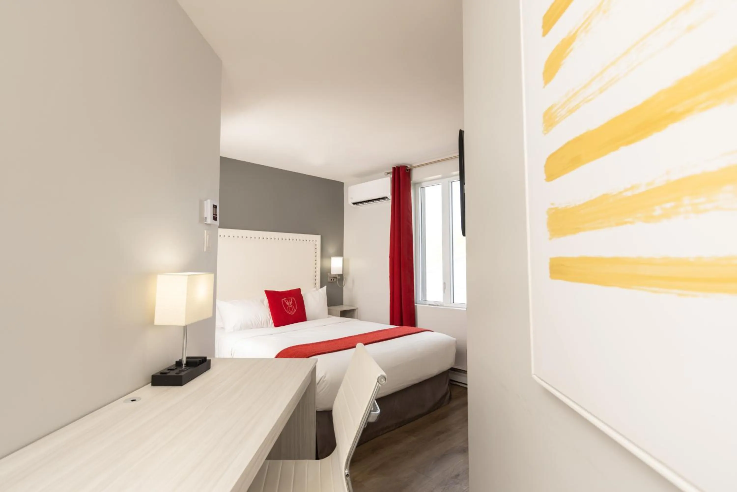 Photo of the whole room, Bed in Hotel du Nord