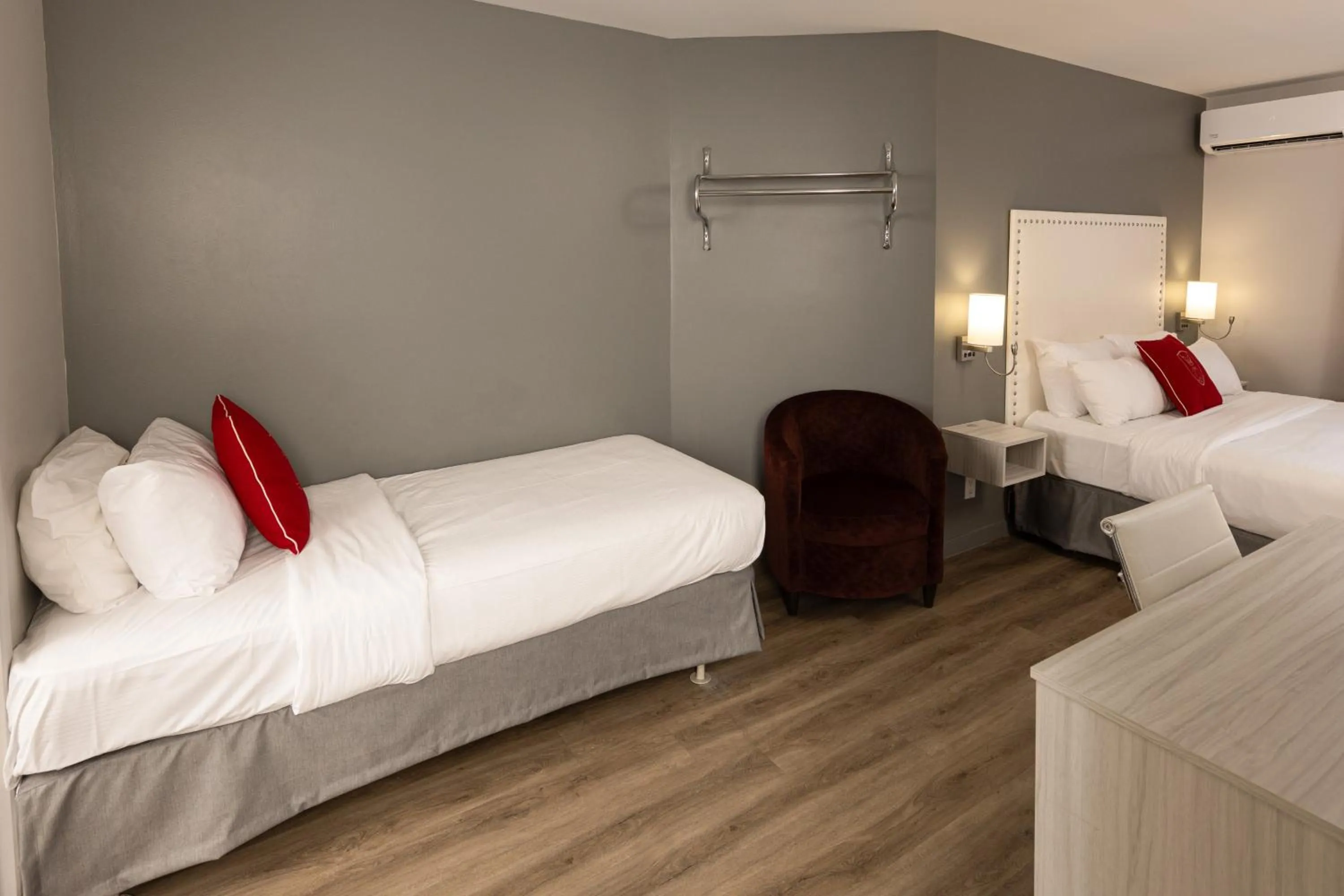 Photo of the whole room, Bed in Hotel du Nord