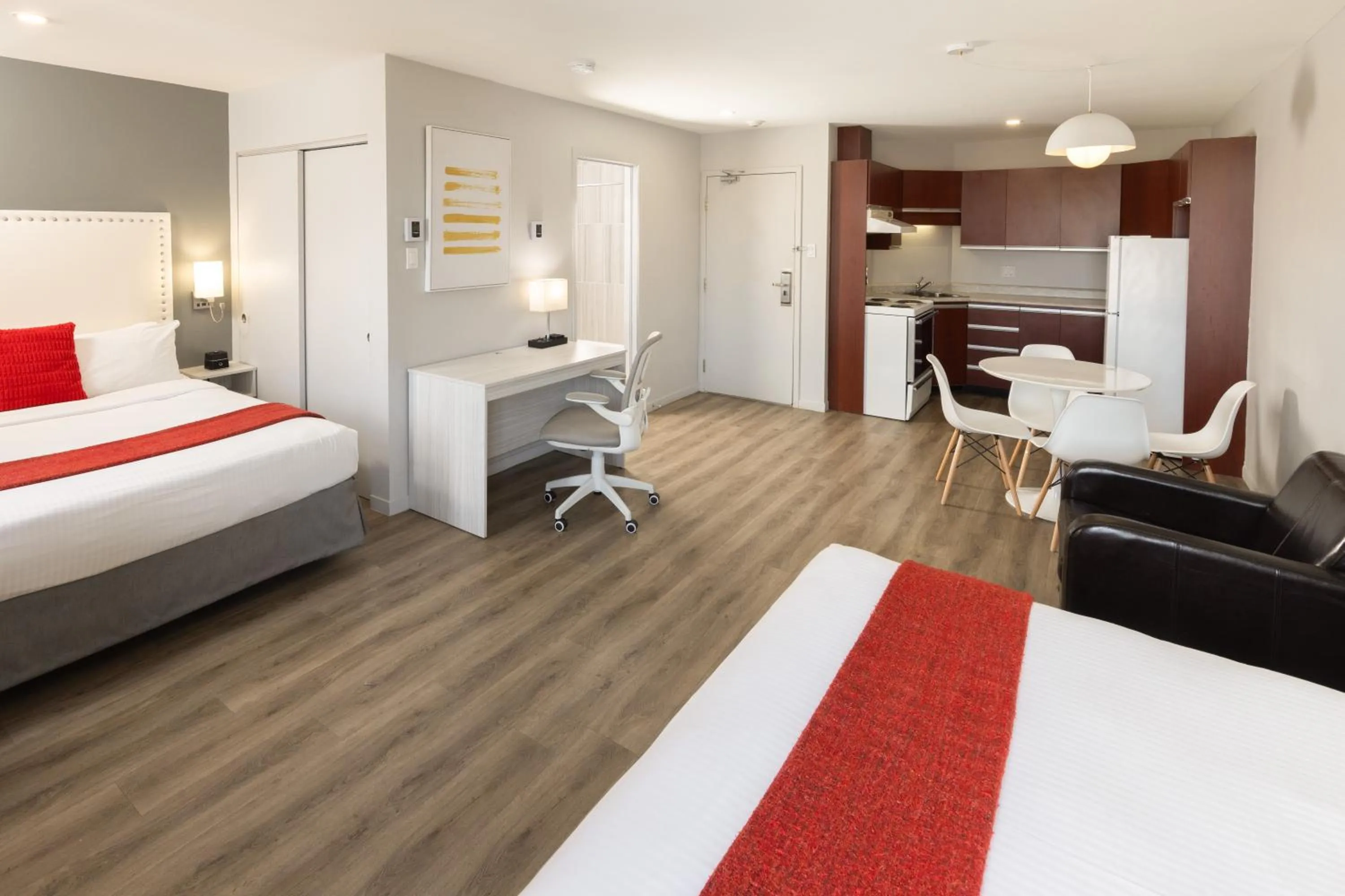 Queen Room with Kitchenette and Two Queen Beds in Hotel du Nord