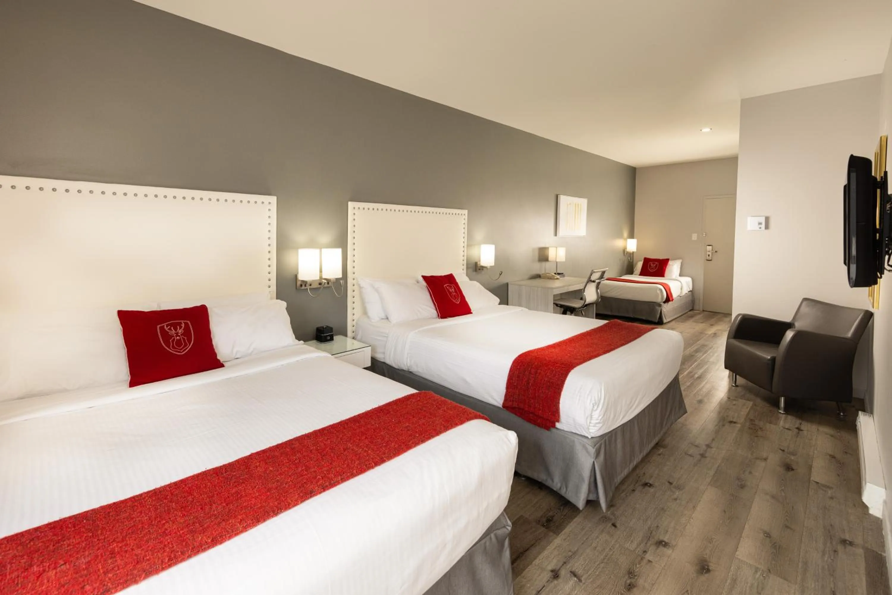 Photo of the whole room, Bed in Hotel du Nord