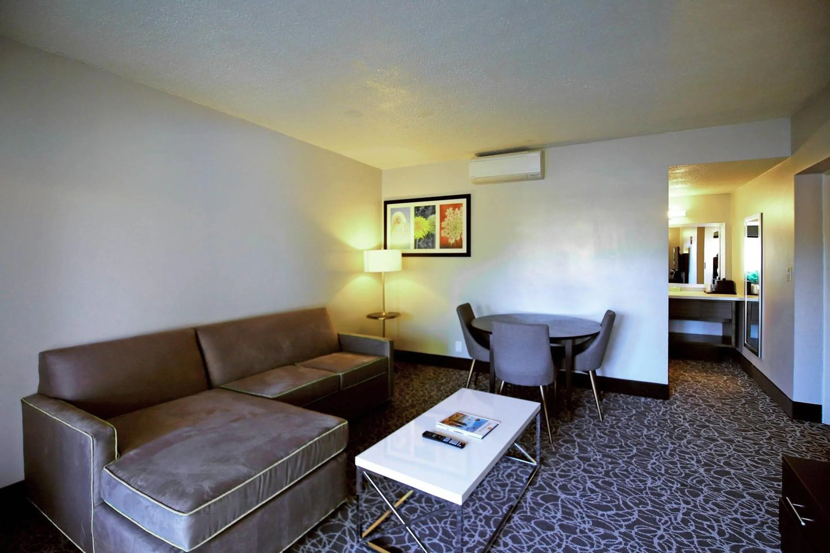 Bedroom in El Sendero Inn, an Ascend Collection Hotel