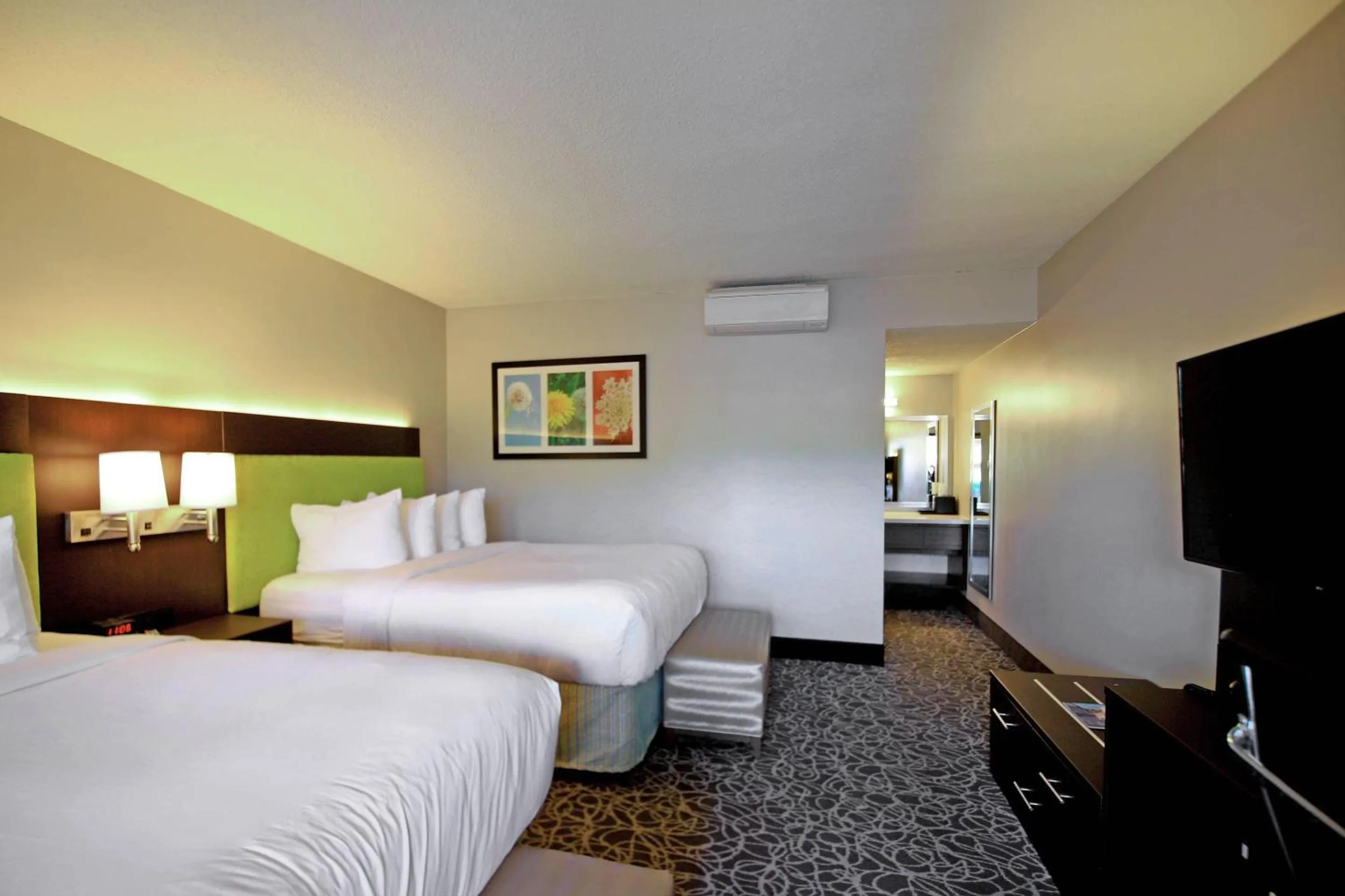 Bedroom, Bed in El Sendero Inn, an Ascend Collection Hotel