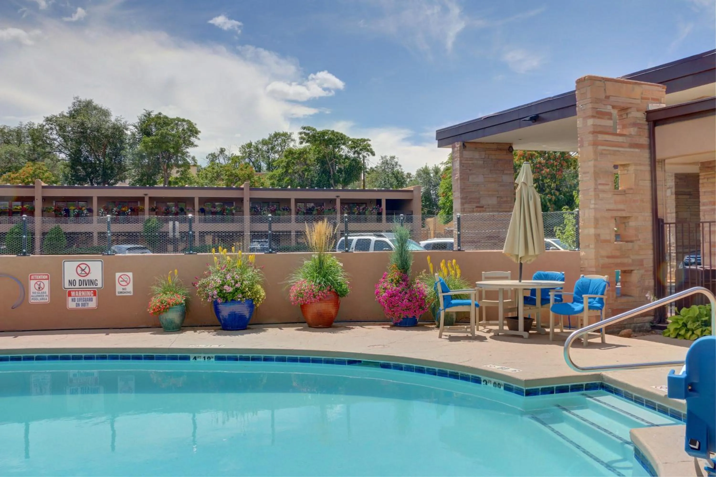 Swimming pool in El Sendero Inn, an Ascend Collection Hotel