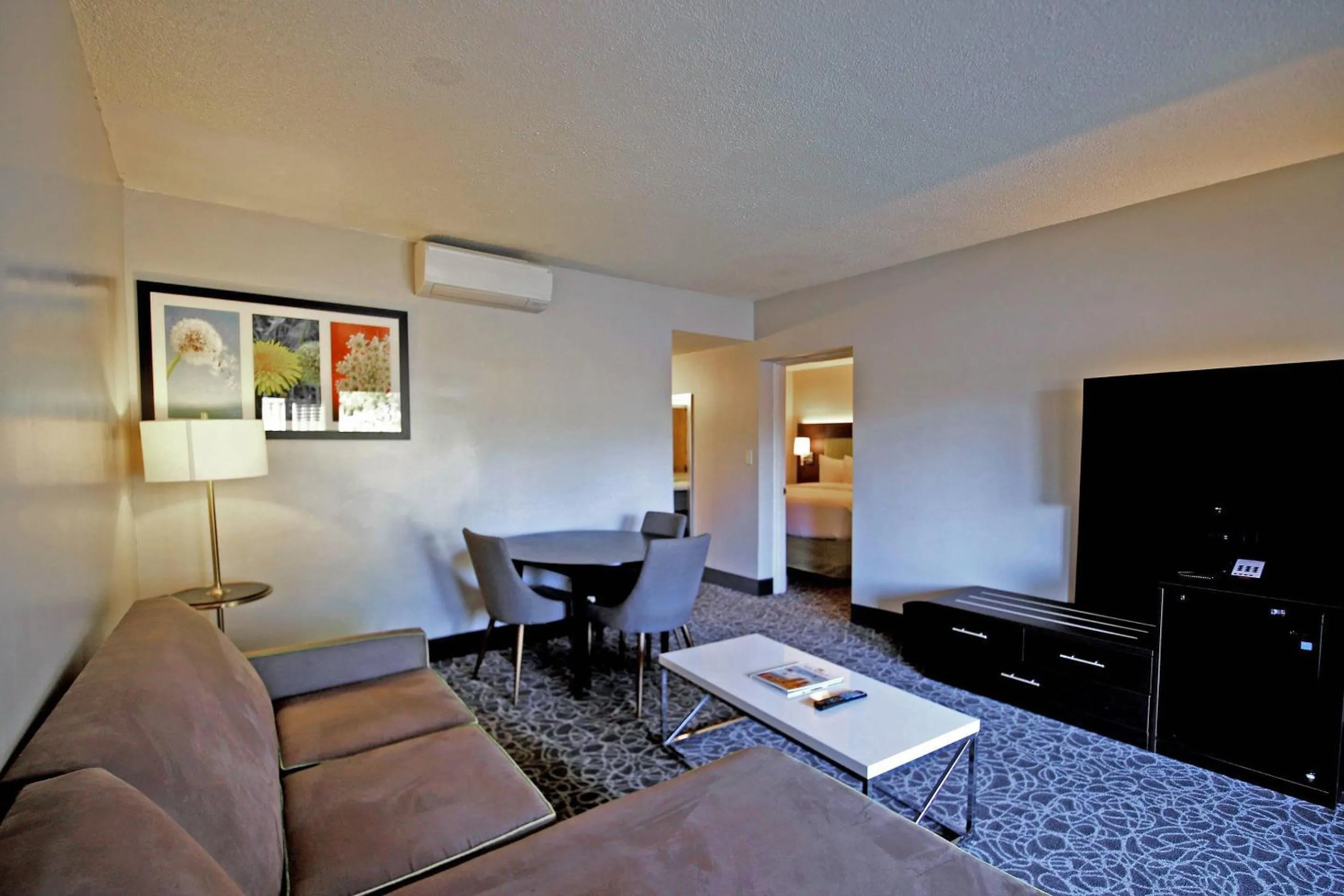 Bedroom in El Sendero Inn, an Ascend Collection Hotel